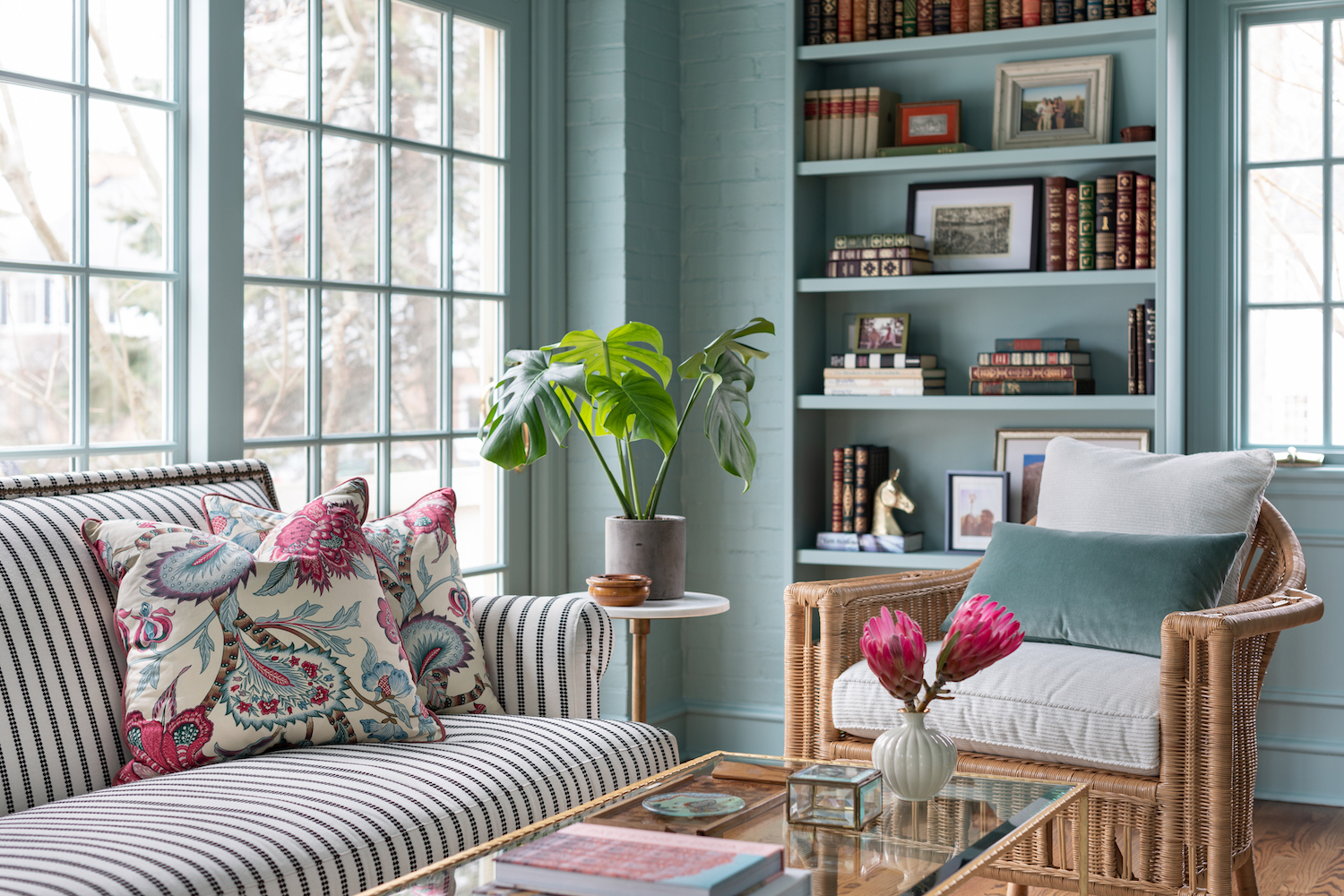 Are you in the mood to tour a home with plenty of personality today? We know we are!  This fabulous home by Alexandra Kaehler is the perfect combination of modern and traditional PHOTOGRAPHER: AIMEE MAZZENGA STYLIST: CATE RAGAN