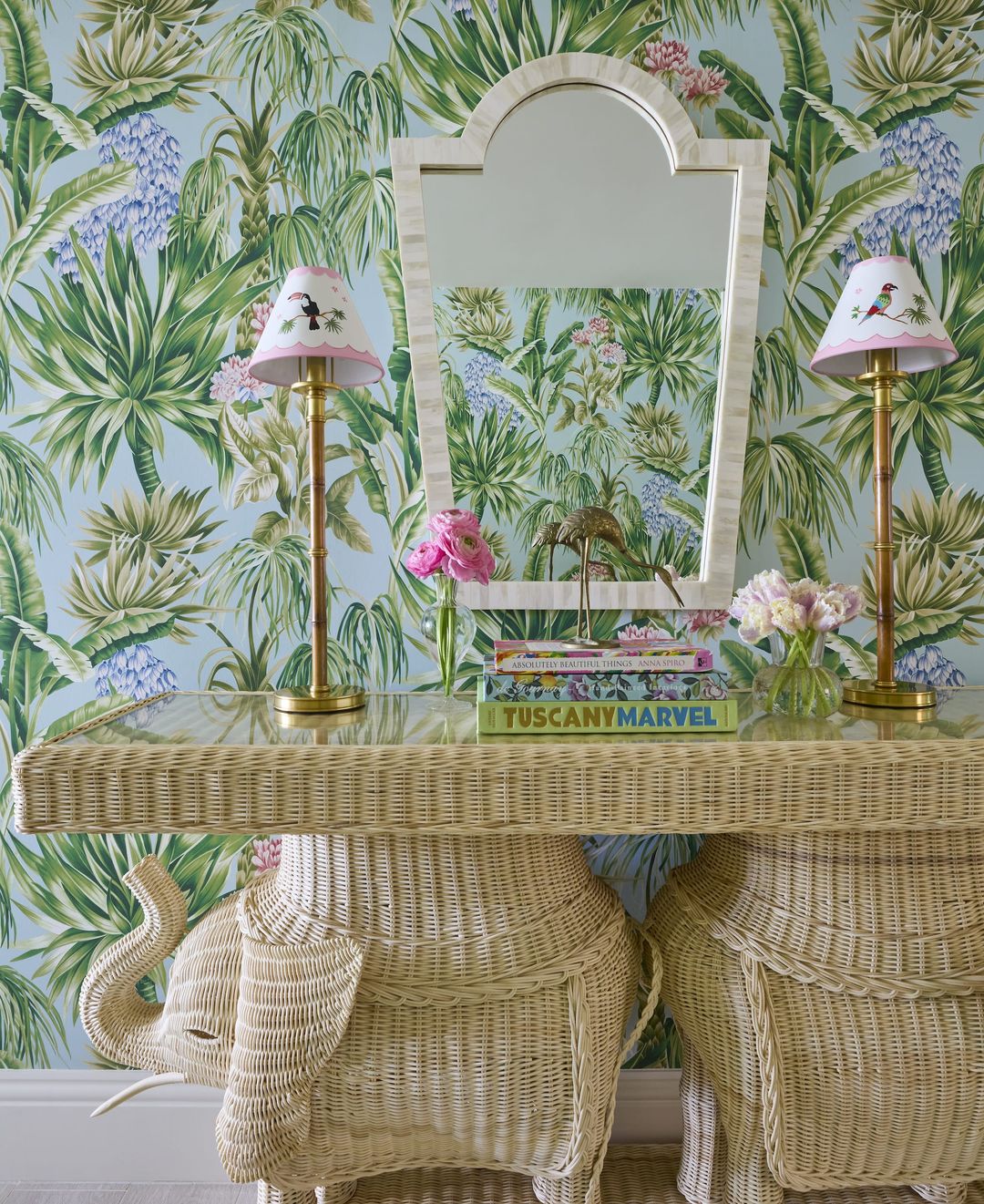We hope all of you know how much we love our readers! To prove it we're sharing a heaping helping of gorgeous interiors today! When it comes to wonderful taste, we know you'll agree that when it was dished out, Caitlin Kah got more than her fair share. Brantley Photography