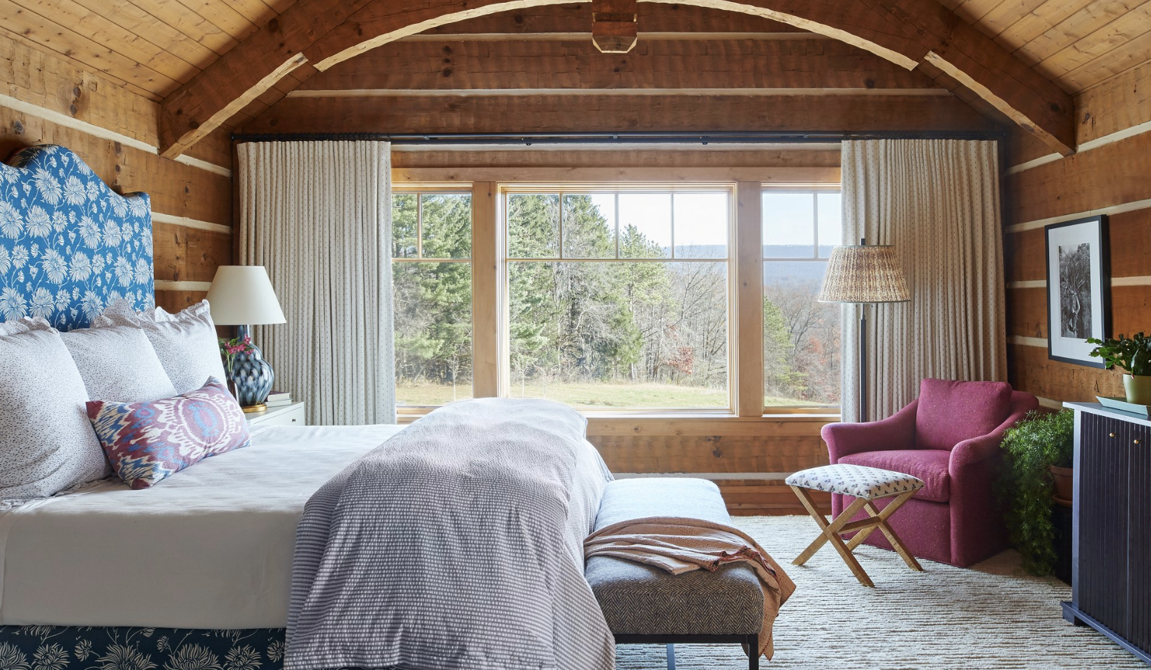  We don't know about you, but we always like ending the week with a little good taste. On that end, the chic colorful design inspiration of Colleen Simonds Design absolutely delivers.  We are loving the sleek palettes and modern vibe of these stunning rooms--with pops of color in all the right places and the perfect dash of stylish chic. PHotography: Emily Gilbert