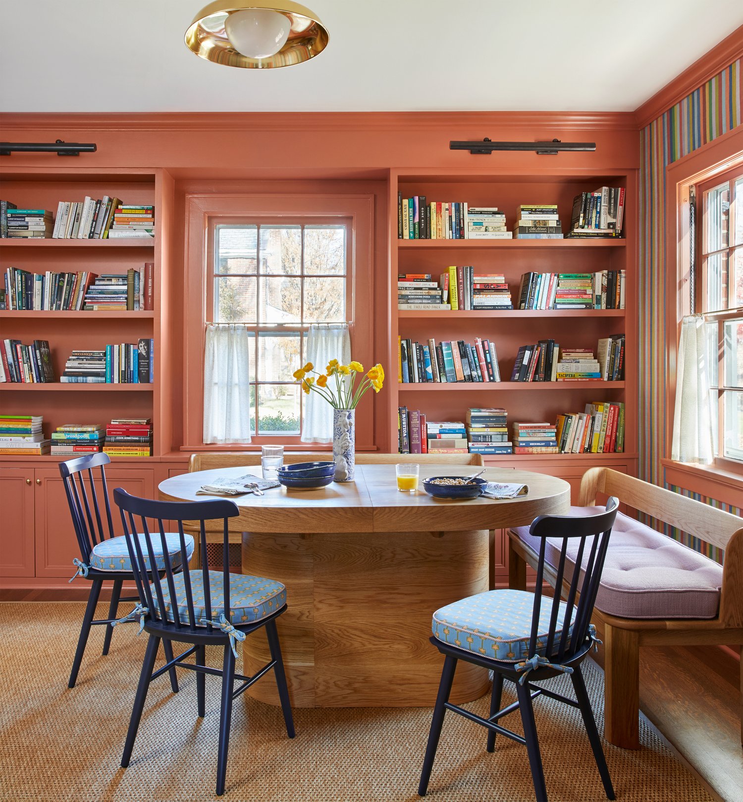  We don't know about you, but we always like ending the week with a little good taste. On that end, the chic colorful design inspiration of Colleen Simonds Design absolutely delivers.  We are loving the sleek palettes and modern vibe of these stunning rooms--with pops of color in all the right places and the perfect dash of stylish chic. PHotography: Emily Gilbert