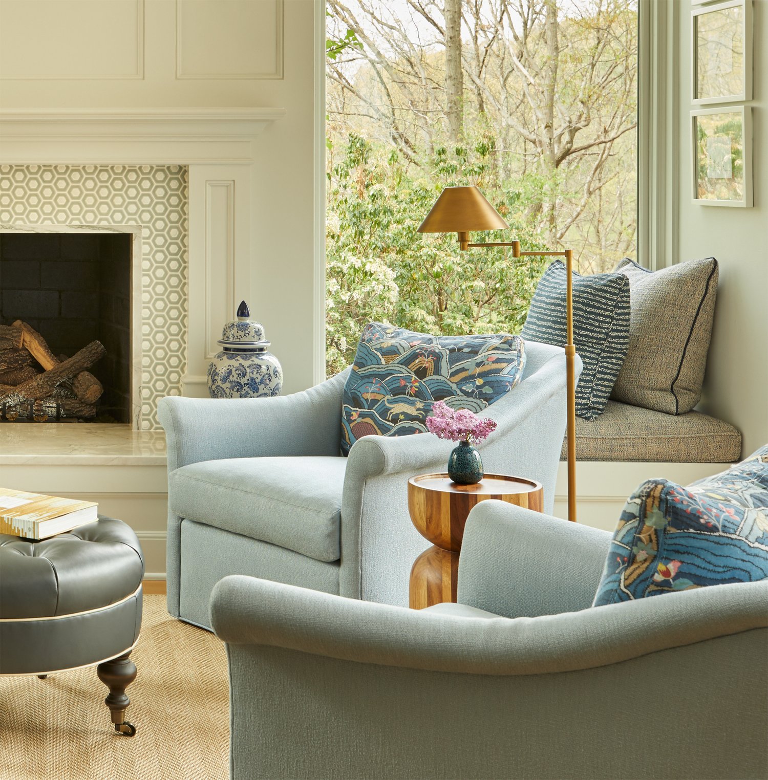  We don't know about you, but we always like ending the week with a little good taste. On that end, the chic colorful design inspiration of Colleen Simonds Design absolutely delivers.  We are loving the sleek palettes and modern vibe of these stunning rooms--with pops of color in all the right places and the perfect dash of stylish chic. PHotography: Emily Gilbert