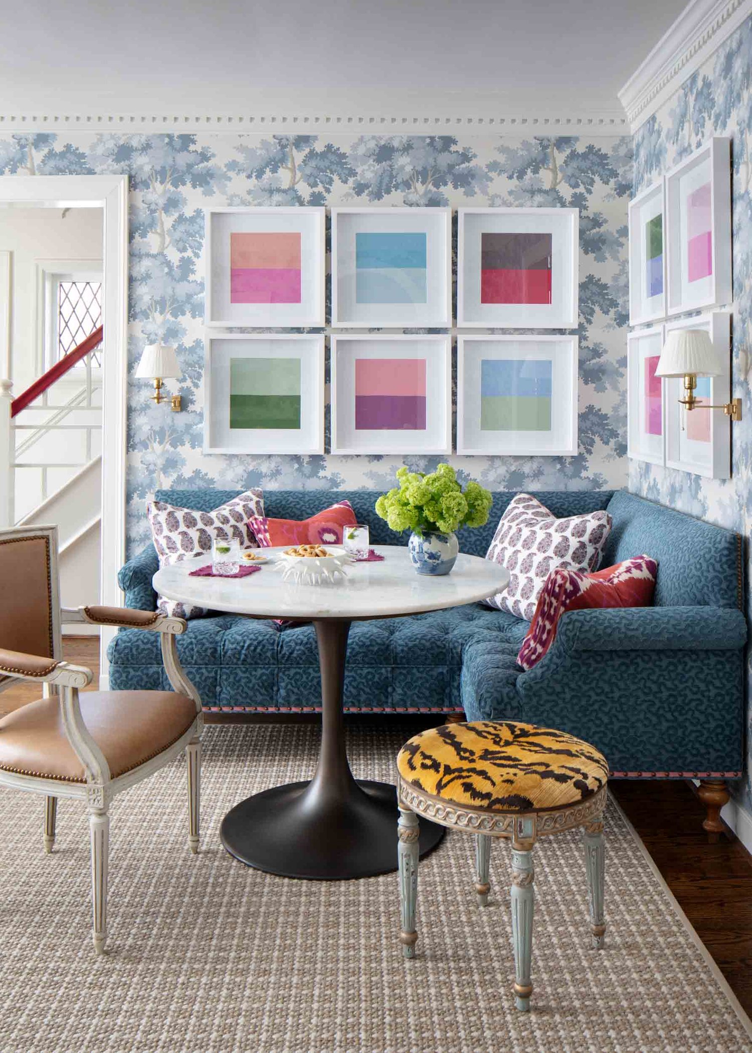 This charming home in Richmond, Virginia designed by the talented Elly Poston is elegant, fresh and fun–everything a home for a young family should be!  From the fresh and inviting color palette to the well-placed accessories, every element is perfection.  Take a peek. We think you’ll love it just as much as we do! Gordon Gregory Photography