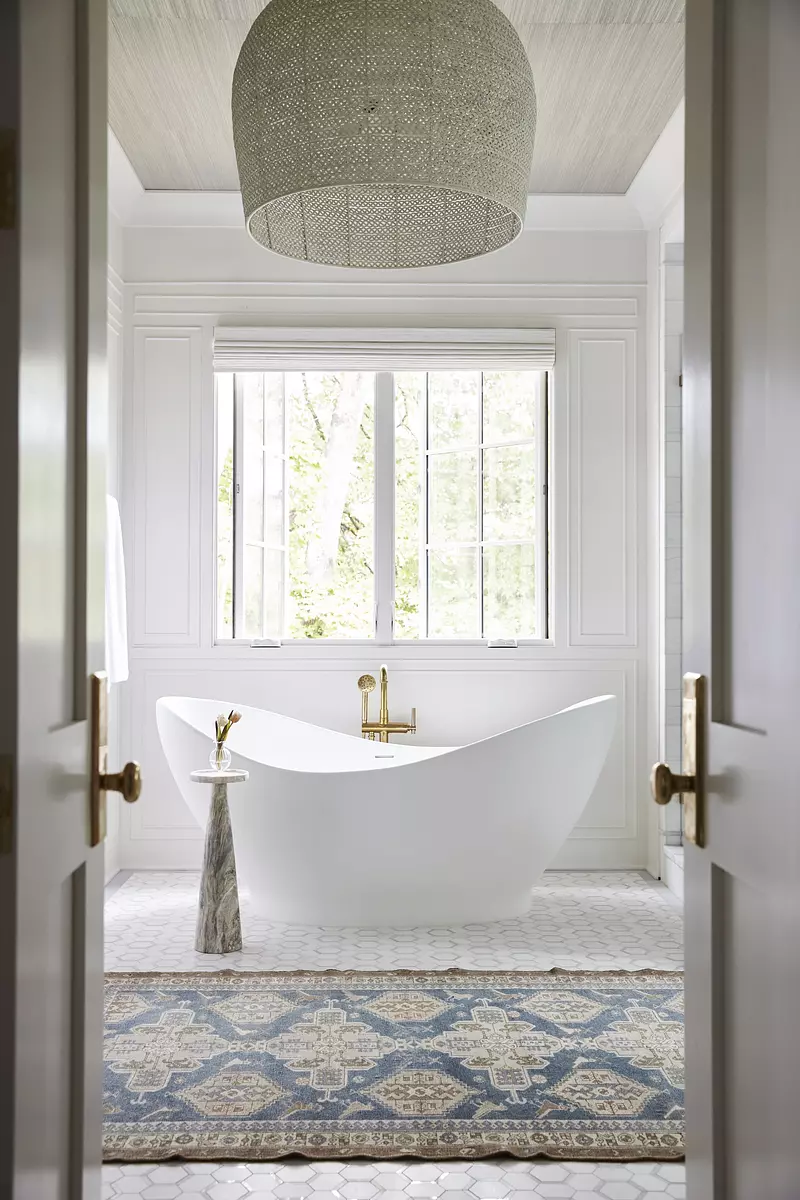 This gorgeous home by Georgia Street Design is the ultimate blend of timeless and modern and hits all the high notes when it comes to style.Brie Williams Photography - @briewilliams