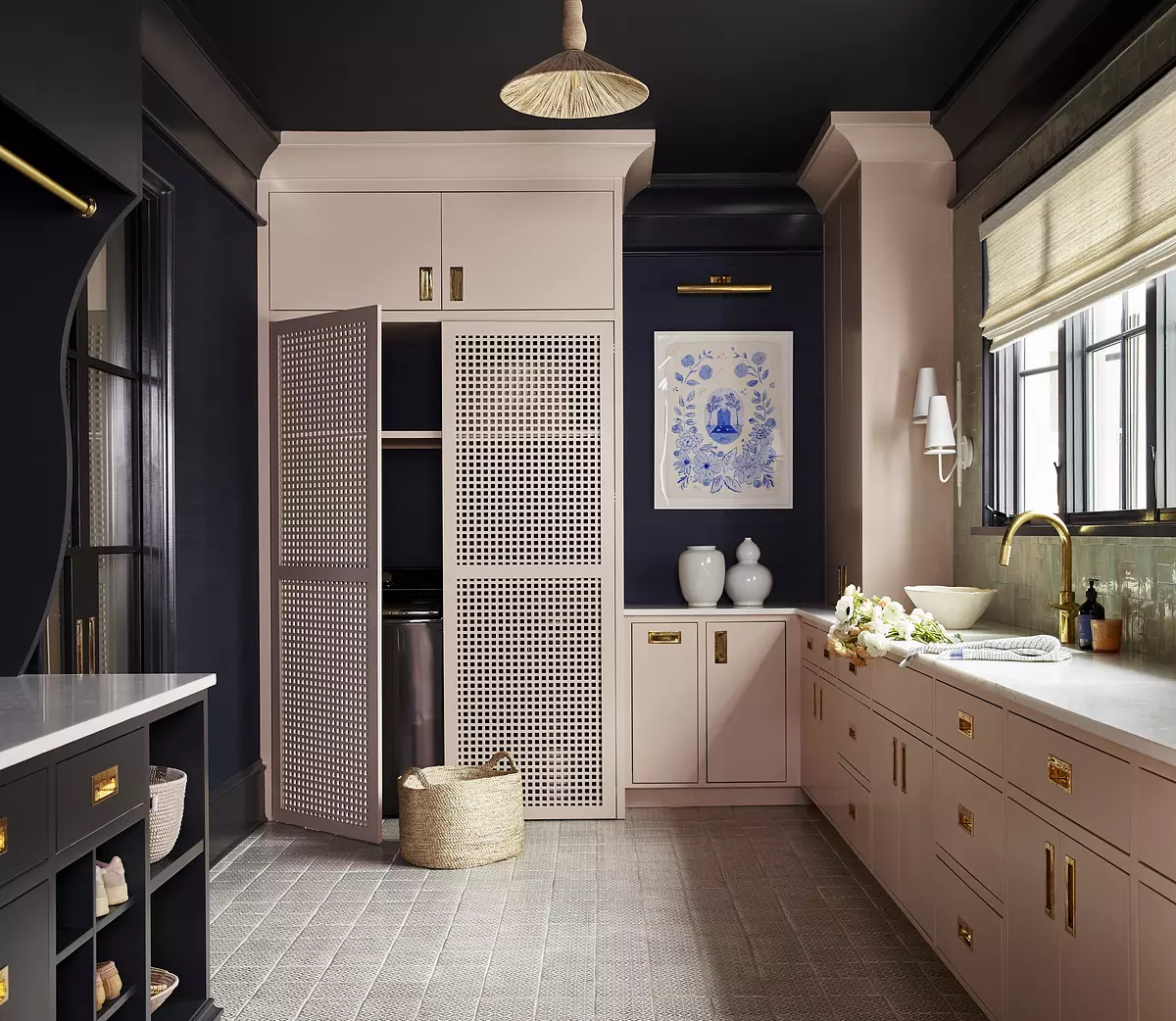 This gorgeous home by Georgia Street Design is the ultimate timeless and modern blend and hits all the high notes when it comes to style.Brie Williams Photography - @briewilliams