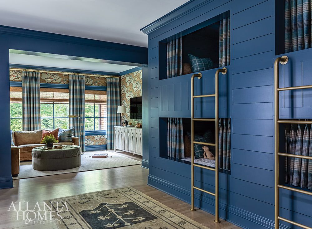 Good morning, chic readers! This timeless home in Tuxedo Park, Atlanta home designed by Kristan & Co is the perfect mix of traditional touches and updated details, well-suited for family, entertaining and more. Take a step inside and enjoy every beautiful moment!Atlanta Homes & Lifestyles Architect: Harrison Design Interior Design: Kristan & Co Photography: Jeff Herr Land Plus Associates MacAllan Homes