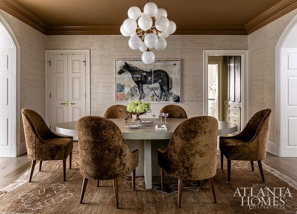 Good morning, chic readers! This timeless home in Tuxedo Park, Atlanta home designed by Kristan & Co is the perfect mix of traditional touches and updated details, well-suited for family, entertaining and more. Take a step inside and enjoy every beautiful moment!Atlanta Homes & Lifestyles Architect: Harrison Design Interior Design: Kristan & Co Photography: Jeff Herr Land Plus Associates MacAllan Homes