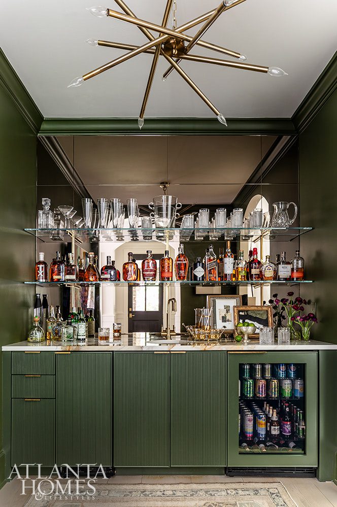 Good morning, chic readers! This timeless home in Tuxedo Park, Atlanta home designed by Kristan & Co is the perfect mix of traditional touches and updated details, well-suited for family, entertaining and more. Take a step inside and enjoy every beautiful moment!Atlanta Homes & Lifestyles Architect: Harrison Design Interior Design: Kristan & Co Photography: Jeff Herr Land Plus Associates MacAllan Homes