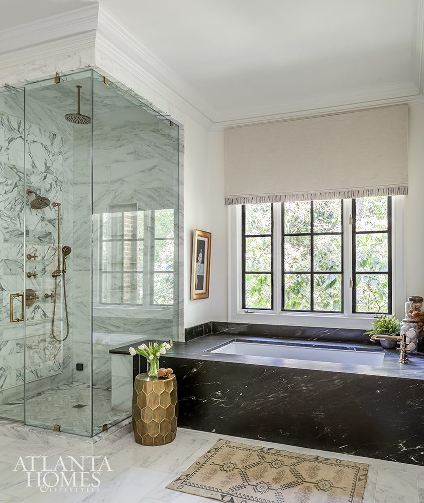 Good morning, chic readers! This timeless home in Tuxedo Park, Atlanta home designed by Kristan & Co is the perfect mix of traditional touches and updated details, well-suited for family, entertaining and more. Take a step inside and enjoy every beautiful moment!Atlanta Homes & Lifestyles Architect: Harrison Design Interior Design: Kristan & Co Photography: Jeff Herr Land Plus Associates MacAllan Homes