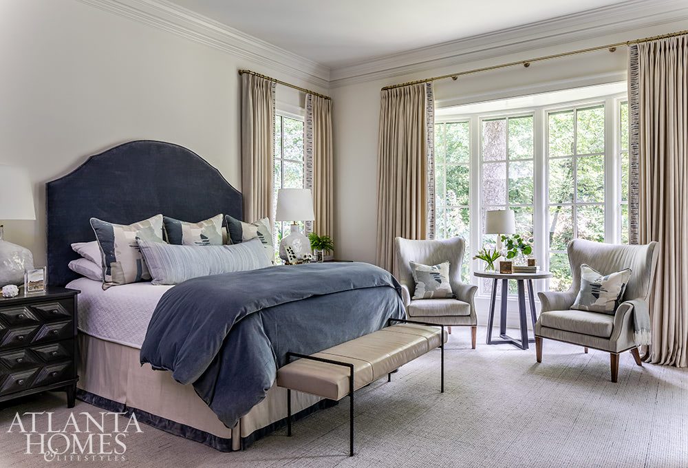 Good morning, chic readers! This timeless home in Tuxedo Park, Atlanta home designed by Kristan & Co is the perfect mix of traditional touches and updated details, well-suited for family, entertaining and more. Take a step inside and enjoy every beautiful moment!Atlanta Homes & Lifestyles Architect: Harrison Design Interior Design: Kristan & Co Photography: Jeff Herr Land Plus Associates MacAllan Homes