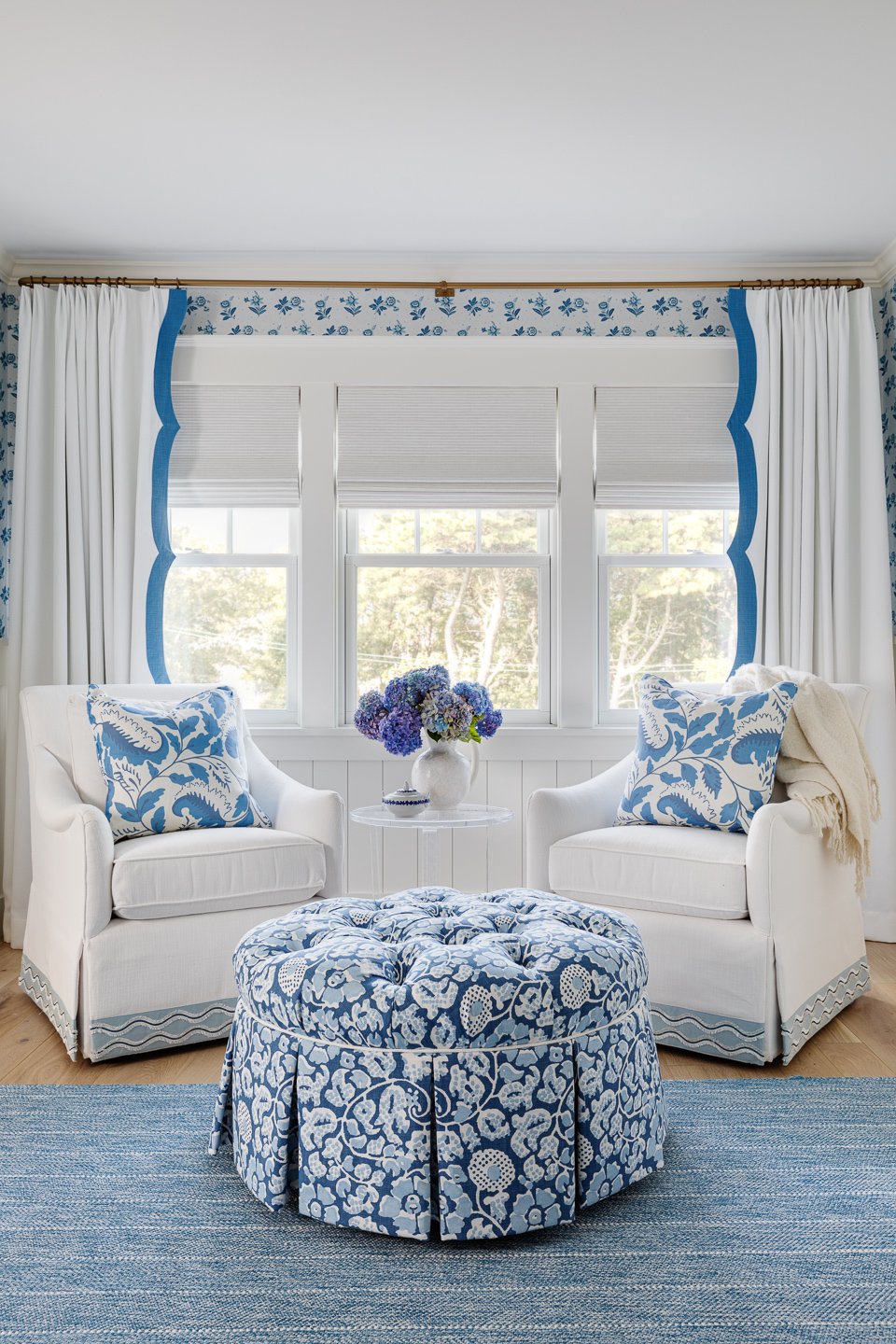 We are getting our dose of good taste this Tuesday with Digs Design of Newport, Rhode Island.  Owner Jocelyn Chiappone creates extraordinary rooms that welcome and make every home look and feel special. Her extraordinary talent brings a home to life and gives us one more reason to love their designs.  From the largest room to the tiniest nook nothing is overlooked.  One peek at this magical Massachusetts retreat and you’ll feel like you’re a million miles away! Greg Premru Photography