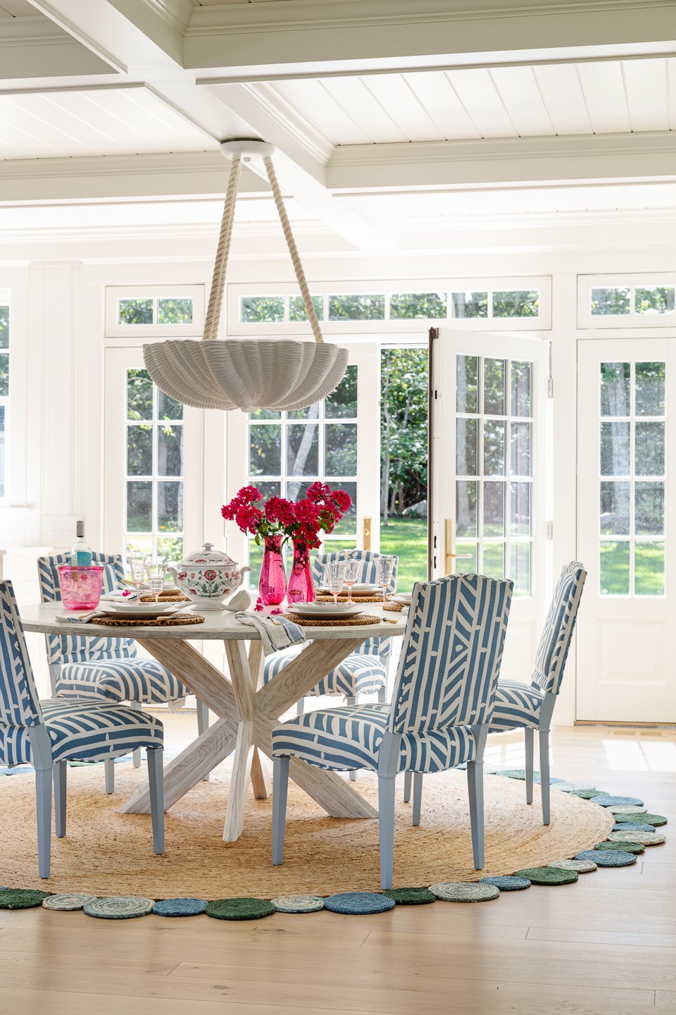 We are getting our dose of good taste this Tuesday with Digs Design of Newport, Rhode Island.  Owner Jocelyn Chiappone creates extraordinary rooms that welcome and make every home look and feel special. Her extraordinary talent brings a home to life and gives us one more reason to love their designs.  From the largest room to the tiniest nook nothing is overlooked.  One peek at this Digs Design paradise and you’ll feel like you’re a million miles away! Greg Premru Photography