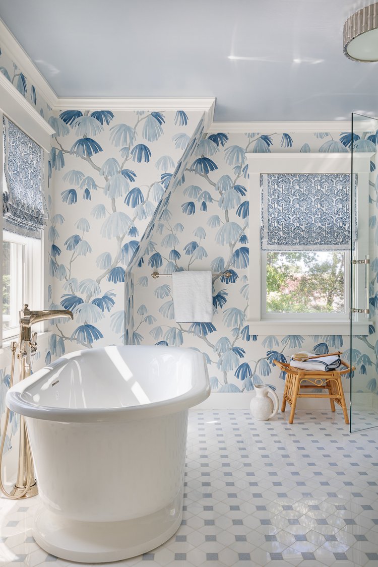 We are getting our dose of good taste this Tuesday with Digs Design of Newport, Rhode Island.  Owner Jocelyn Chiappone creates extraordinary rooms that welcome and make every home look and feel special. Her extraordinary talent brings a home to life and gives us one more reason to love their designs.  From the largest room to the tiniest nook nothing is overlooked.  One peek at this Digs Design paradise and you’ll feel like you’re a million miles away! Greg Premru Photography