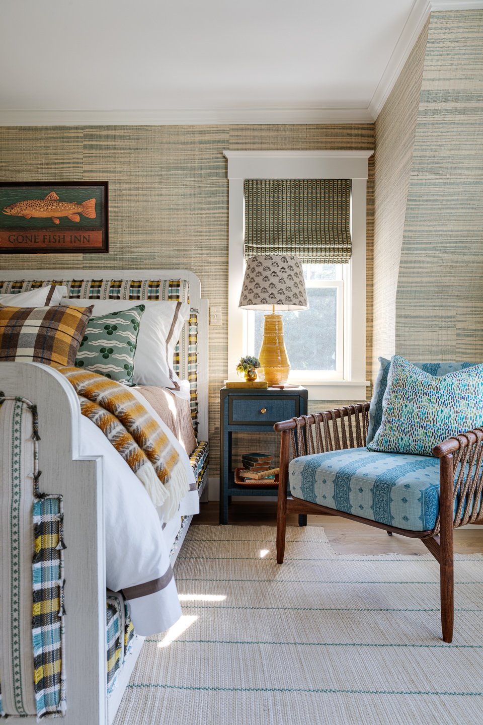 We are getting our dose of good taste this Tuesday with Digs Design of Newport, Rhode Island.  Owner Jocelyn Chiappone creates extraordinary rooms that welcome and make every home look and feel special. Her extraordinary talent brings a home to life and gives us one more reason to love their designs.  From the largest room to the tiniest nook nothing is overlooked.  One peek at this magical Massachusetts retreat and you’ll feel like you’re a million miles away! Greg Premru Photography 