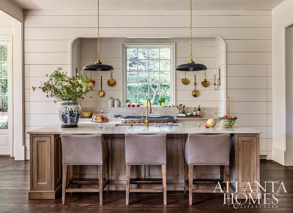 Gorgeous style, classic touches and plenty of good taste reign supreme today in this Sherwood Forest home designed by the dream team of Architect Norman Askins, Designer Susan Bozeman, and Landscape Architect Jonathan Bussell.If you could use a break from the hustle and bustle of daily life, come rest with us in this relaxing Atlanta house tour! Gorgeous style, classic touches and plenty of good taste reign supreme today in this Sherwood Forest home designed by the dream team of Architect Norman Askins, Designer Susan Bozeman, and Landscape Architect Jonathan Bussell.If you could use a break from the hustle and bustle of daily life, come rest with us in this relaxing Atlanta house tour!