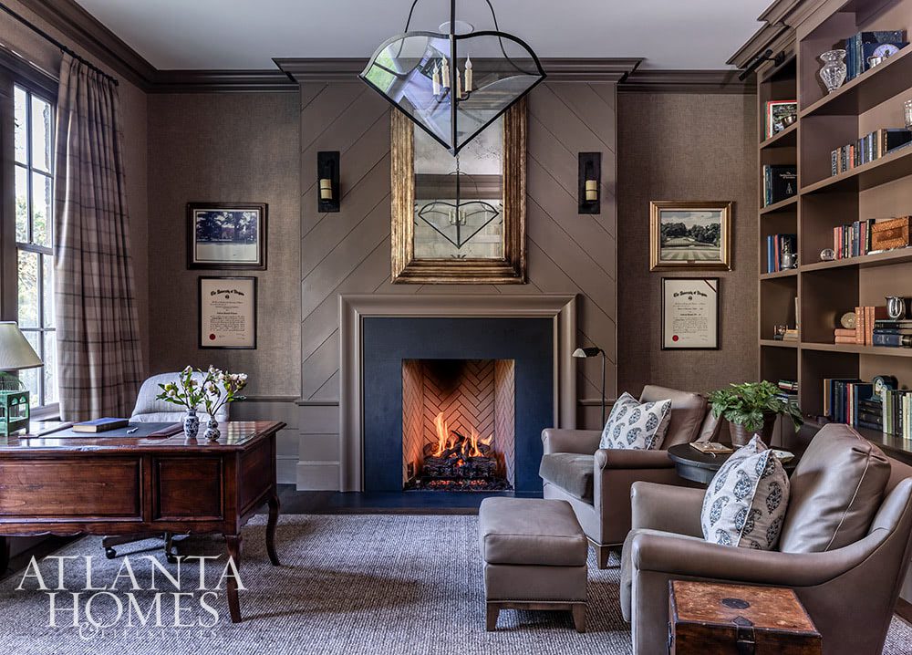 Gorgeous style, classic touches and plenty of Southern charm reign supreme today in this Sherwood Forest home designed by the dream team of Architect Norman Askins, Designer Susan Bozeman, and Landscape Architect Jonathan Bussell.If you could use a break from the hustle and bustle of daily life, come rest with us in this relaxing Atlanta house tour!