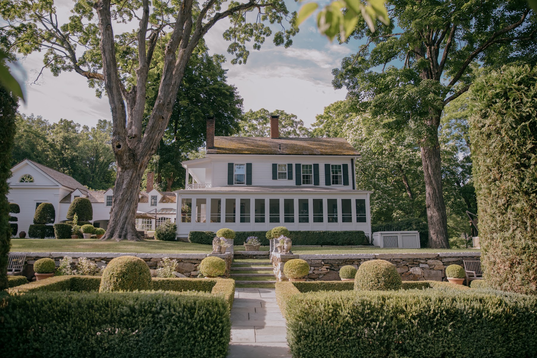  Have you ever dreamed of designing your own home with the skill of Bunny Williams?  Well now is your opportunity!  
