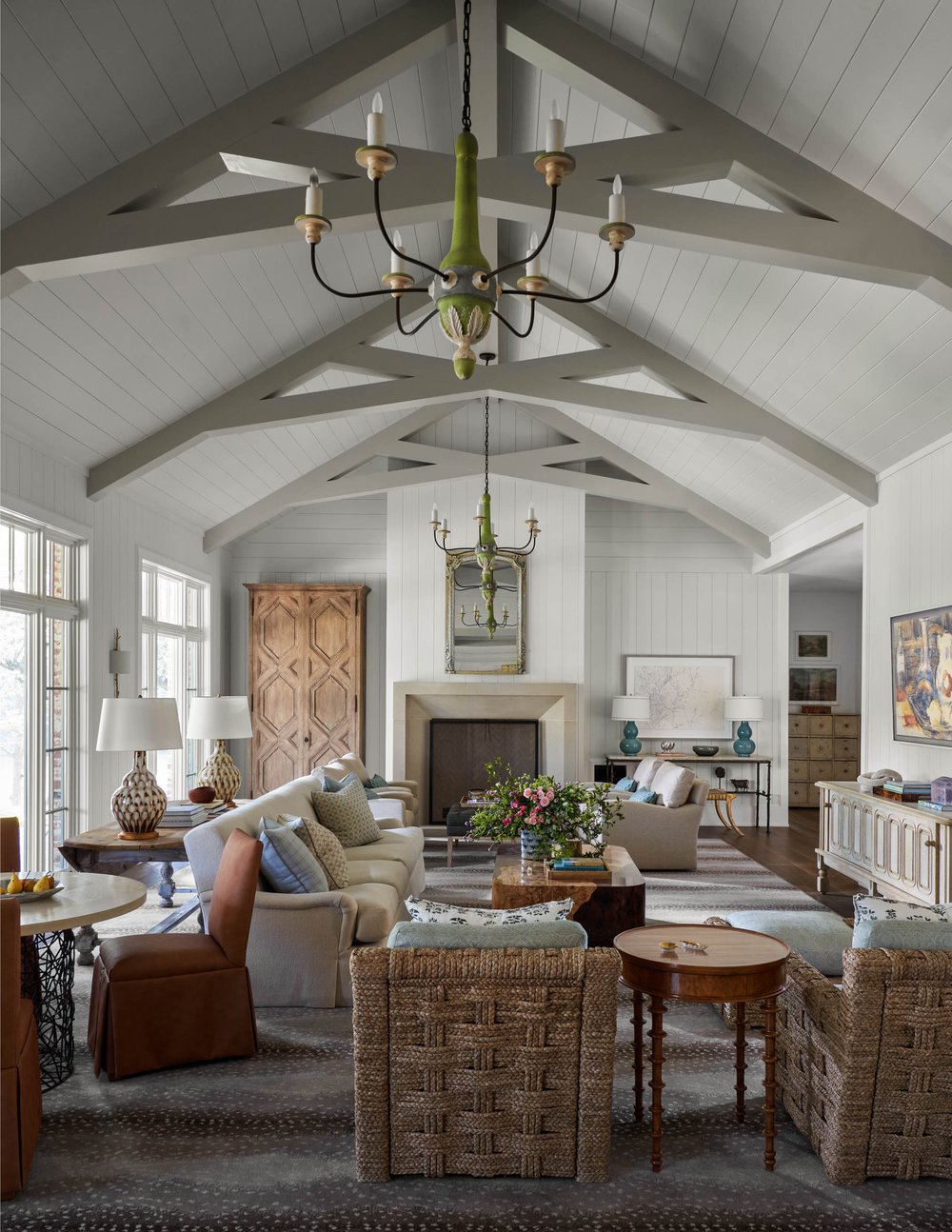 The talented Mary Beth Wagner Interiors,  creates beautiful spaces including these fresh and inviting living rooms, where she seamlessly marries the best of both contemporary and traditional design elements. Nathan Schroder Photography