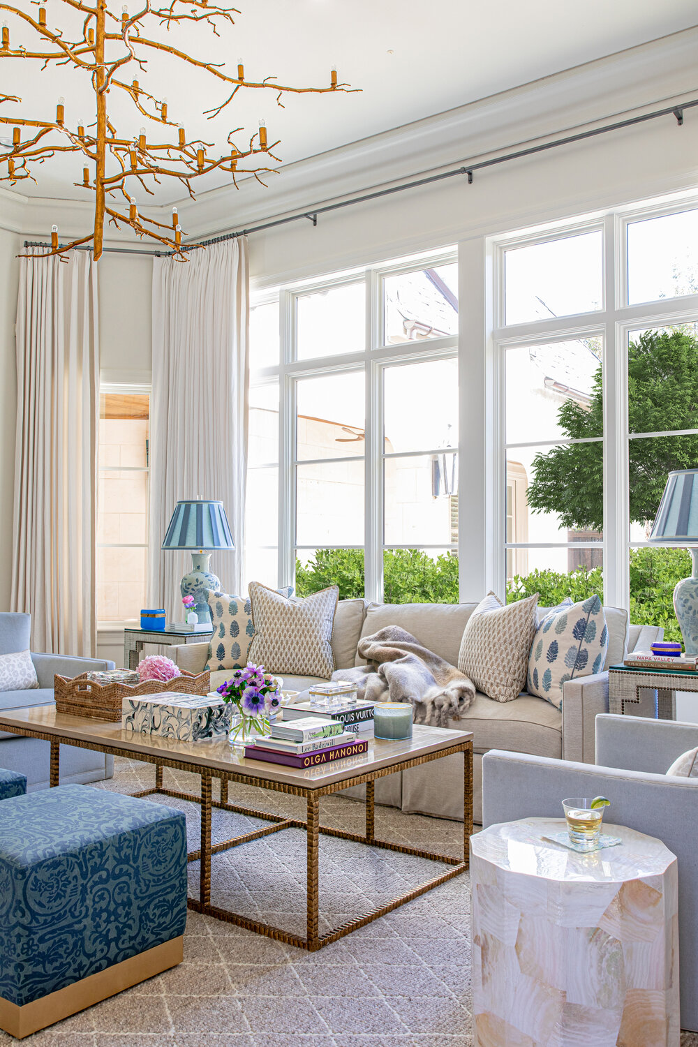 The talented Mary Beth Wagner Interiors,  creates beautiful spaces including these fresh living rooms, where she seamlessly marries the best of both contemporary and traditional design elements. Nathan Schroder Photography