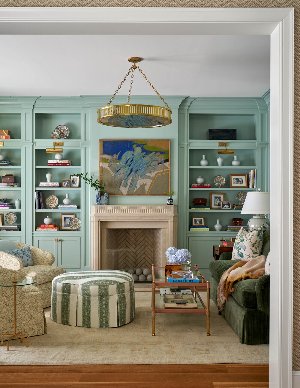 The talented Mary Beth Wagner Interiors,  creates beautiful spaces including these fresh and inviting living rooms, where she seamlessly marries the best of both contemporary and traditional design elements. Nathan Schroder Photography