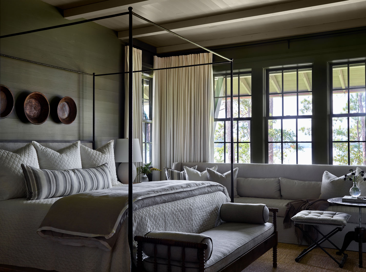 Few things are quite as fun as stepping through the front door of someone else’s home–especially if it’s as beautiful as this Lake Martin home designed by Chris Tippett of TSB and by one of our favorite architects, Ashley Gilbreath Interior Design. Emily Followill Photography