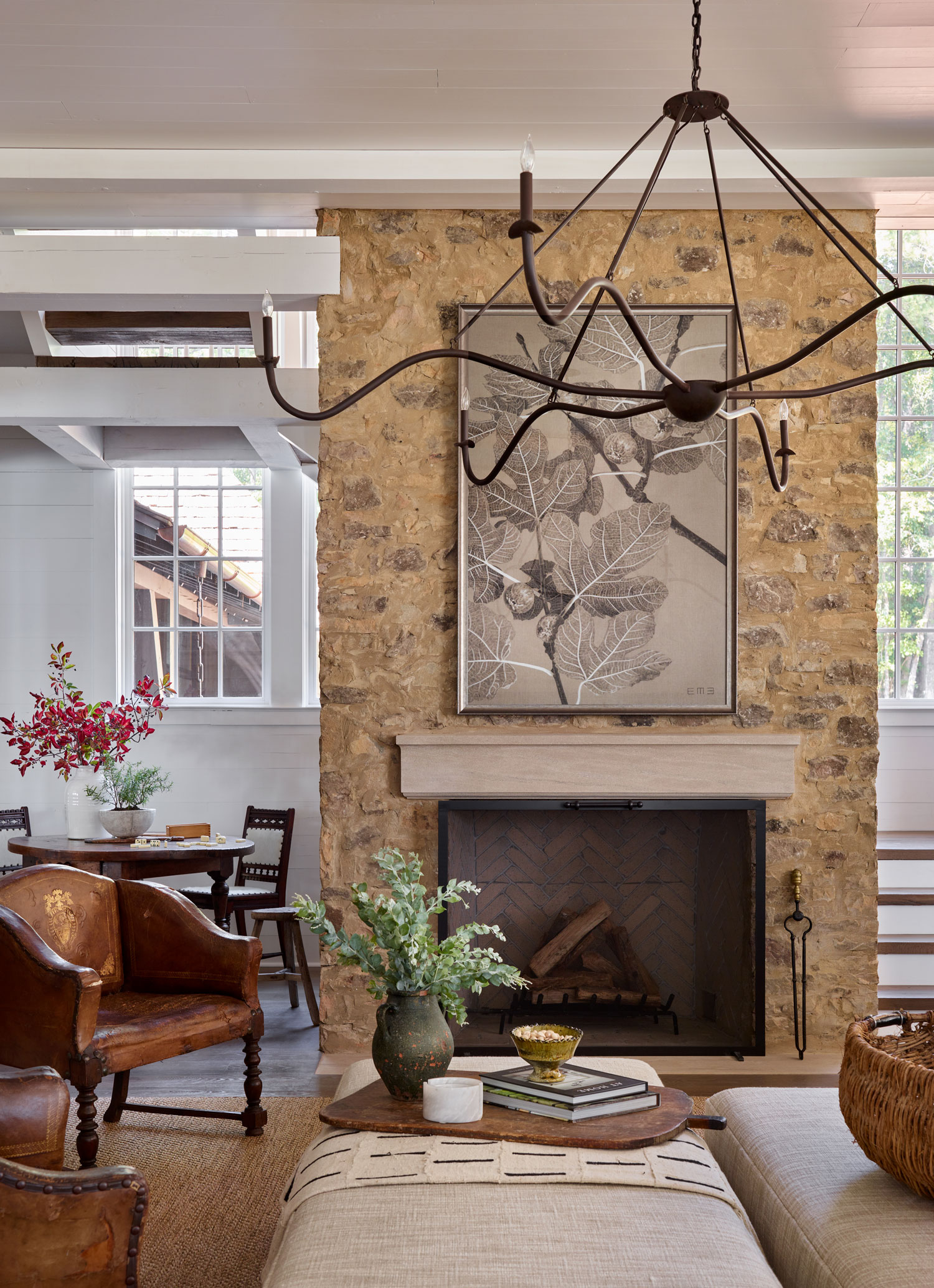 Few things are quite as fun as stepping through the front door of someone else’s home–especially if it’s as beautiful as this Lake Martin home designed by Chris Tippett of TSB and by one of our favorite architects, Ashley Gilbreath Interior Design. Emily Followill Photography