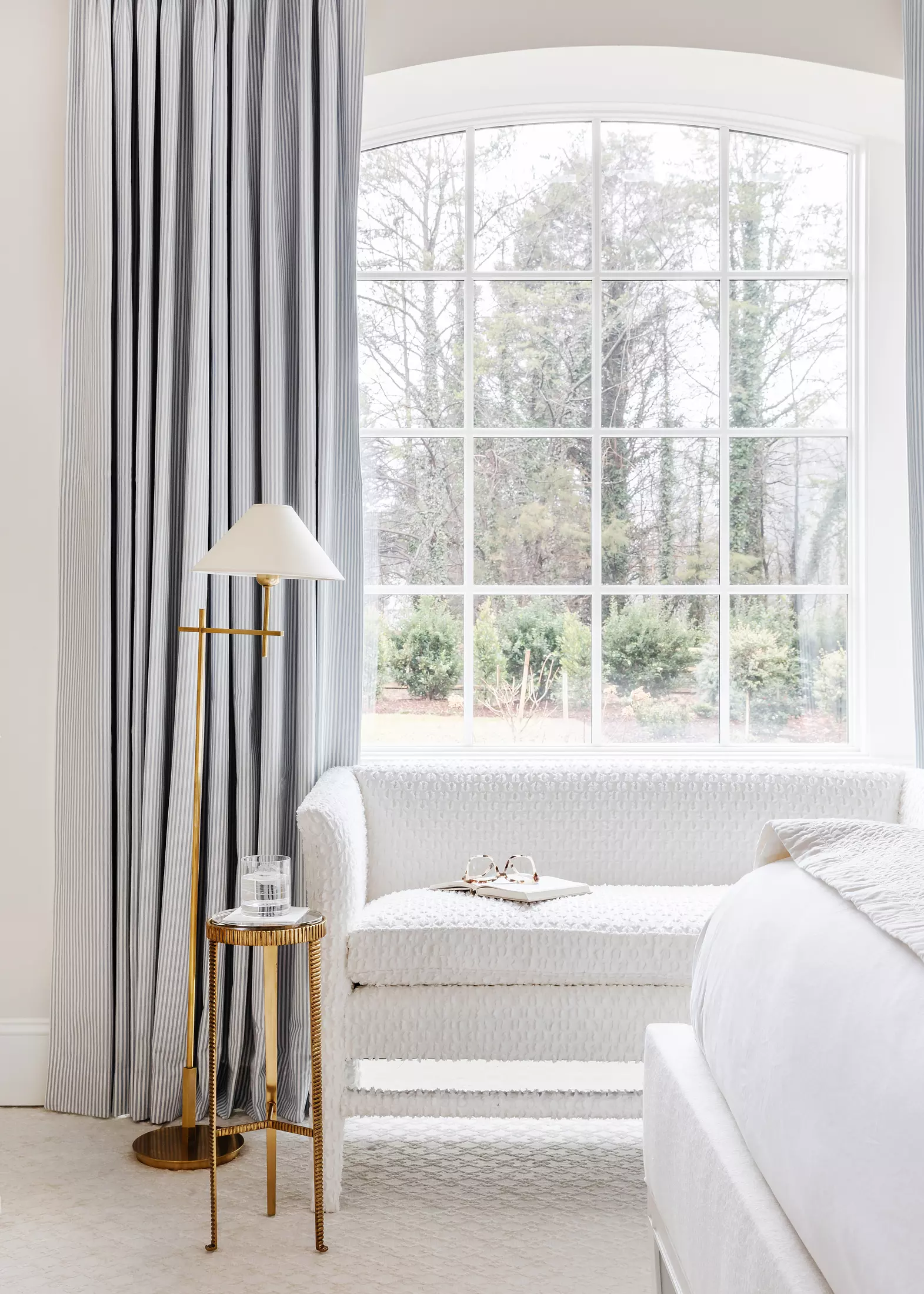 Beauty, sophistication and attention to detail are just a few of the things that come to mind when we think of Georgia Street Design 's good taste. It's those little things that we think make Meredith Beregovski work shine the very most. Laura Sumrak Photography