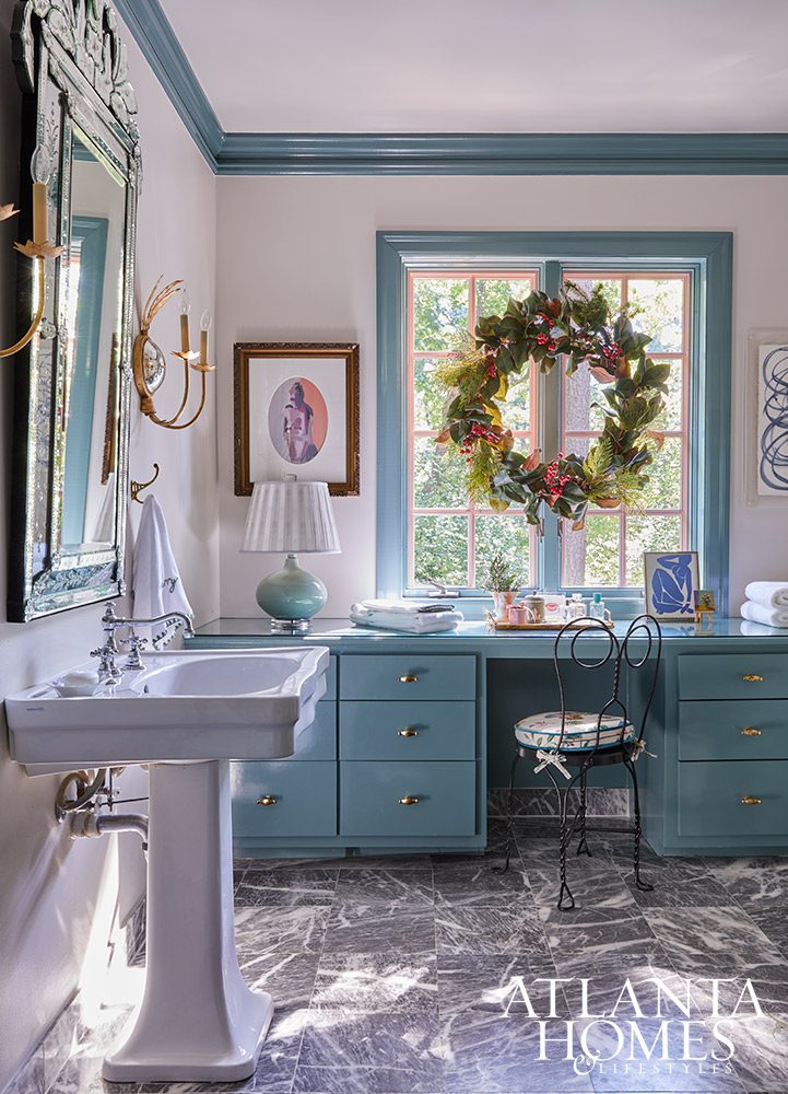 Now that we have finished getting the Christmas decorations out, it is finally feeling like the most wonderful time of the year! Decorating for Christmas is one of our favorite things to do. If you need a little help getting started--or simply can't get enough holiday decor--take a peek at designer Whitney Durham's gorgeous from Atlanta Homes & Lifestyles. We know you'll be inspired too! INTERIOR DESIGN: Whitney Durham Interiors | PREVIOUS RENOVATION ARCHITECT Norman Askins | Photographed by Kelly Blackmon for Emily Followill Photography