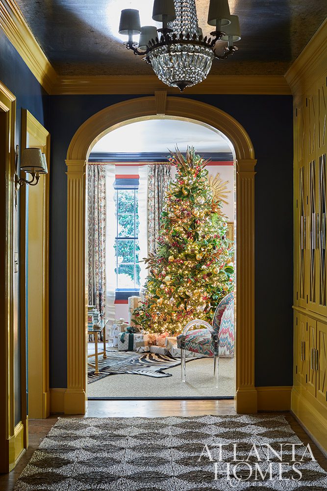 Now that we have finished getting the Christmas decorations out, it is finally feeling like the most wonderful time of the year! Decorating for Christmas is one of our favorite things to do. If you need a little help getting started--or simply can't get enough holiday decor--take a peek at designer Whitney Durham's gorgeous from Atlanta Homes & Lifestyles. We know you'll be inspired too! - favorite interior designers INTERIOR DESIGN: Whitney Durham Interiors | PREVIOUS RENOVATION ARCHITECT Norman Askins | Photographed by Kelly Blackmon for Emily Followill Photography