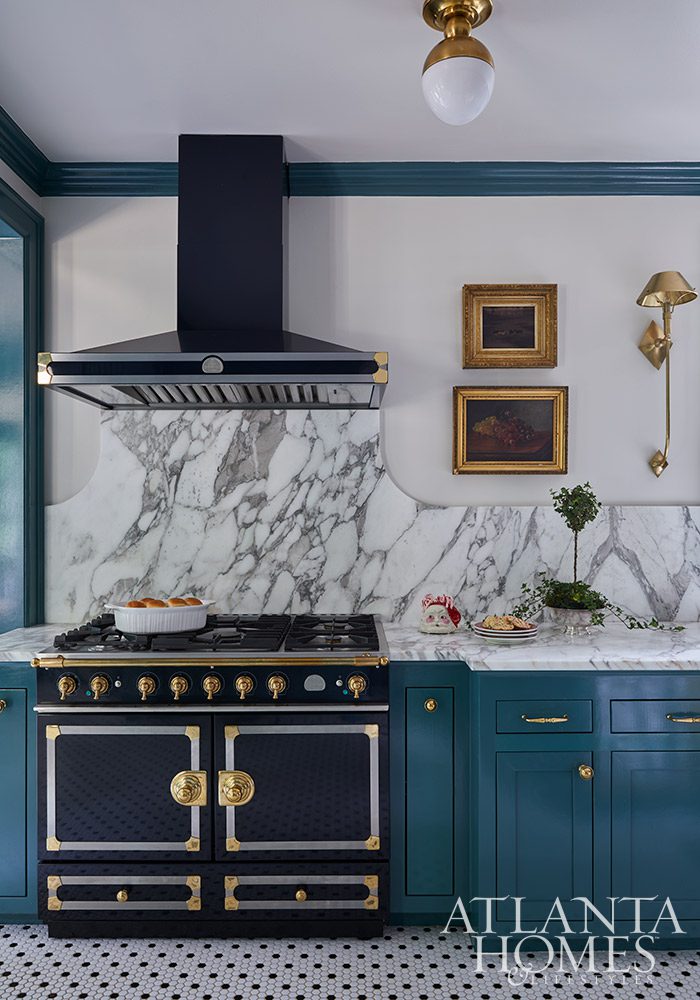 Now that we have finished getting the Christmas decorations out, it is finally feeling like the most wonderful time of the year! Decorating for Christmas is one of our favorite things to do. If you need a little help getting started--or simply can't get enough holiday decor--take a peek at designer Whitney Durham's gorgeous from Atlanta Homes & Lifestyles. We know you'll be inspired too! - favorite interior designers INTERIOR DESIGN: Whitney Durham Interiors | PREVIOUS RENOVATION ARCHITECT Norman Askins | Photographed by Kelly Blackmon for Emily Followill Photography