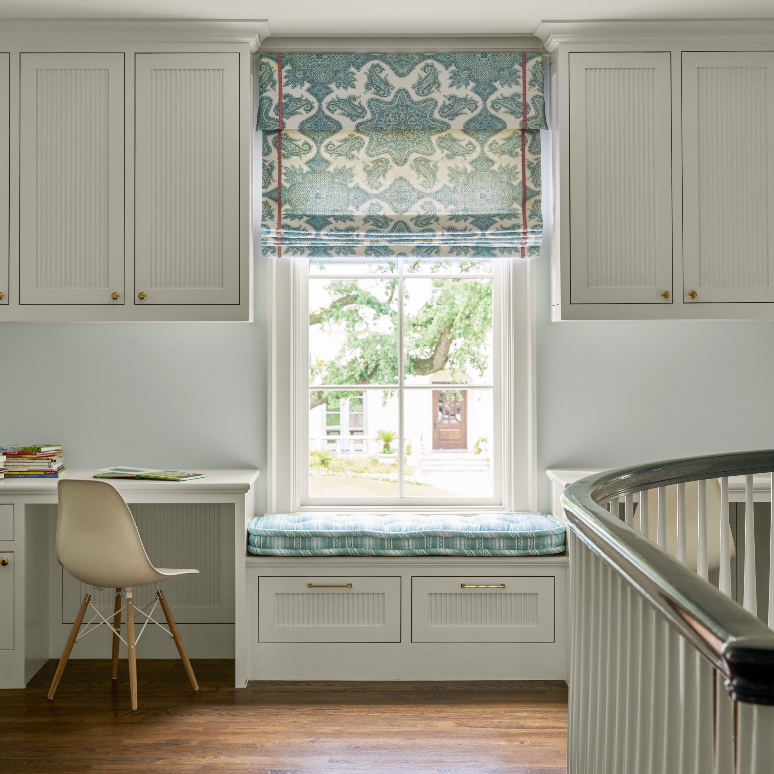 Life–and houses–are all about the interior details. And no one embraces that philosophy better than the designers of Collins Interiors. From the largest room to the tiniest nook, nothing is overlooked in their timeless design.  Their work combines classic sensibilities with stunning architecture for spaces with purpose, with style and, most important of all, with that certain undefinable something that makes a house feel like a home. So brew an extra cup of coffee and take a peek at this cozy, luxurious home that is so unforgettably chic you’ll undoubtably find yourself daydreaming about a few little changes for you own home. Enjoy! Nathan Schroder Photography