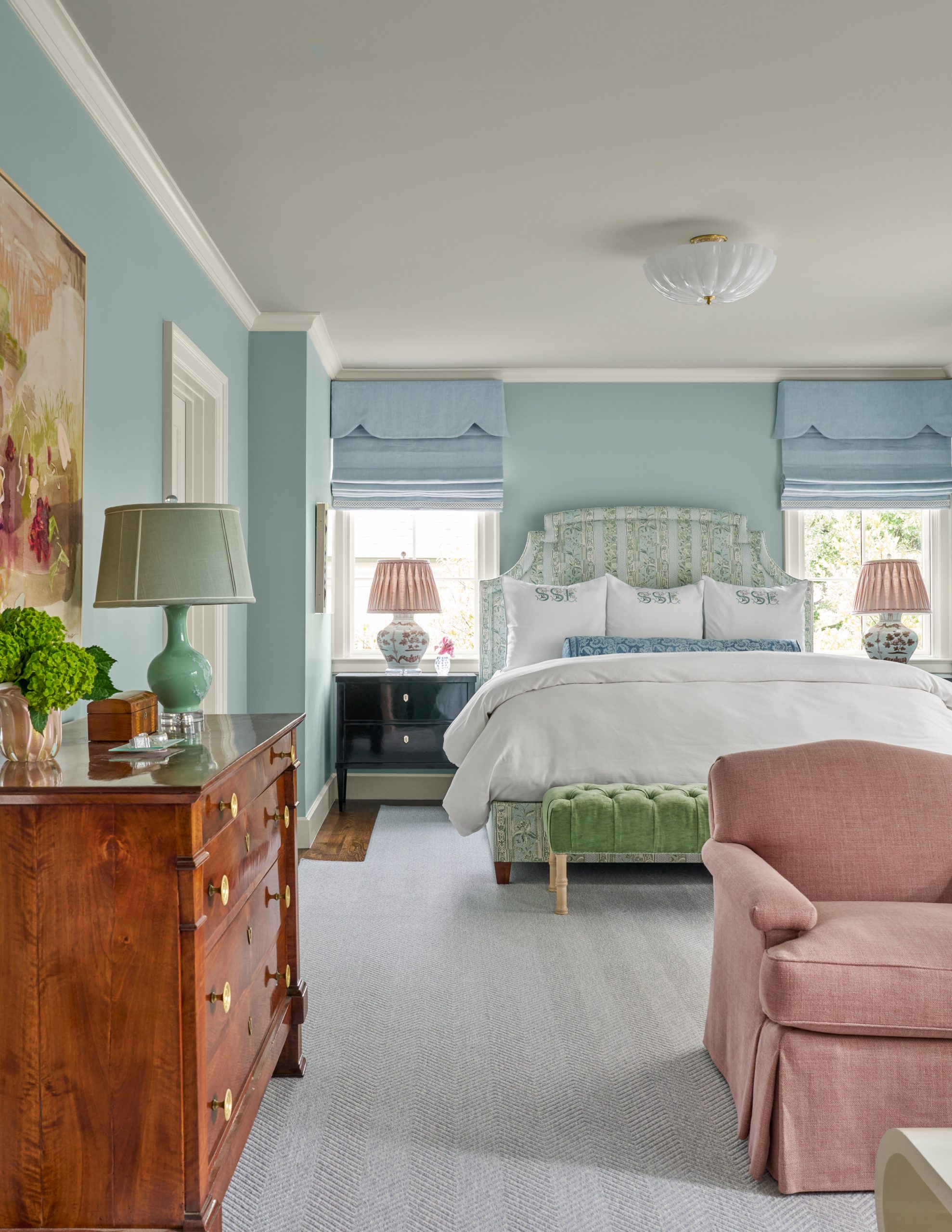 Life–and houses–are all about the details. And no one embraces that philosophy better than the designers of Collins Interiors. From the largest room to the tiniest nook, nothing is overlooked in their timeless design.  Their work combines classic sensibilities with stunning architecture for spaces with purpose, with style and, most important of all, with that certain undefinable something that makes a house feel like a home. So brew an extra cup of coffee and take a peek at this cozy, luxurious home that is so unforgettably chic you’ll undoubtably find yourself daydreaming about a few little changes for you own home. Enjoy! Nathan Schroder Photography