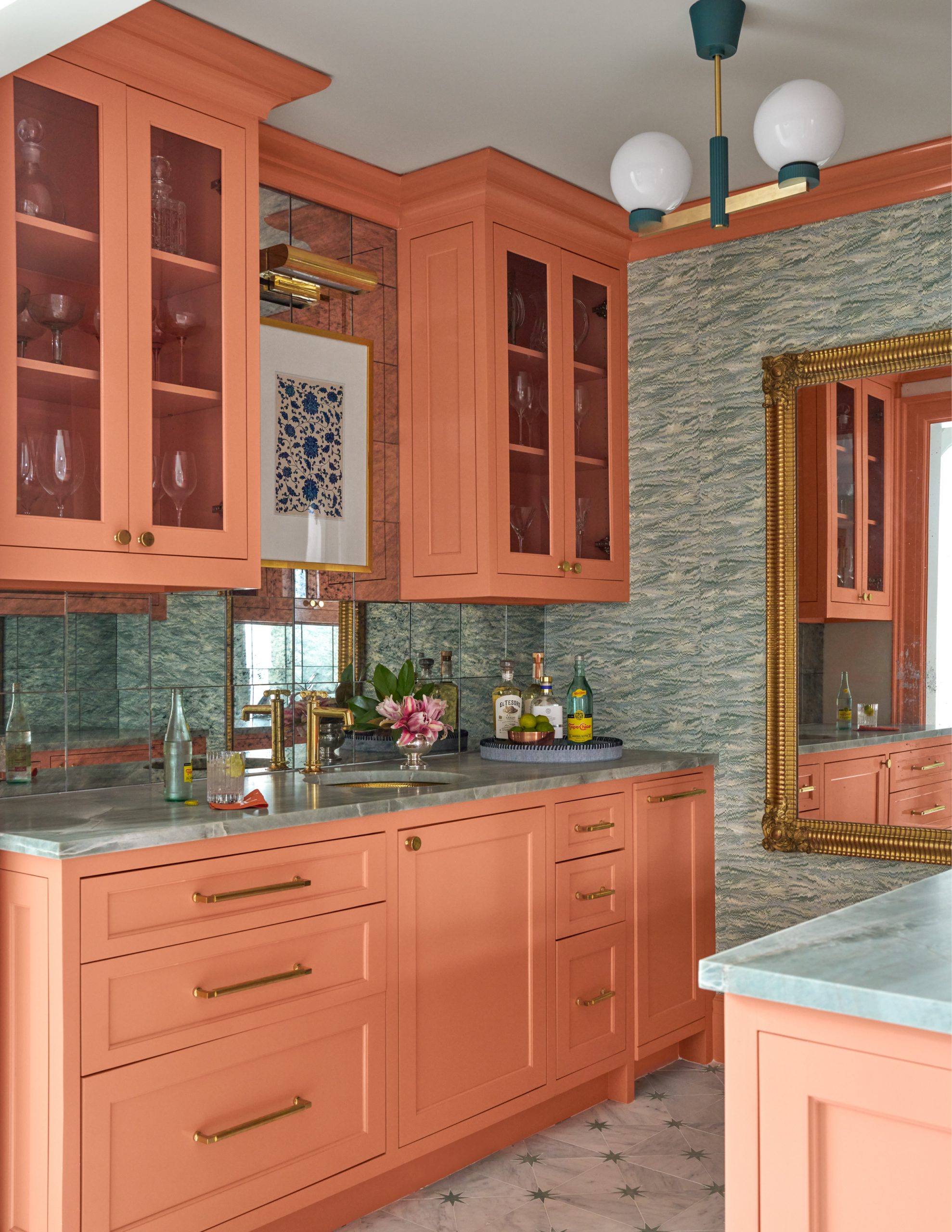 Life–and houses–are all about the interior details. And no one embraces that philosophy better than the designers of Collins Interiors. From the largest room to the tiniest nook, nothing is overlooked in their timeless design.  Their work combines classic sensibilities with stunning architecture for spaces with purpose, with style and, most important of all, with that certain undefinable something that makes a house feel like a home. So brew an extra cup of coffee and take a peek at this cozy, luxurious home that is so unforgettably chic you’ll undoubtably find yourself daydreaming about a few little changes for you own home. Enjoy! Nathan Schroder Photography