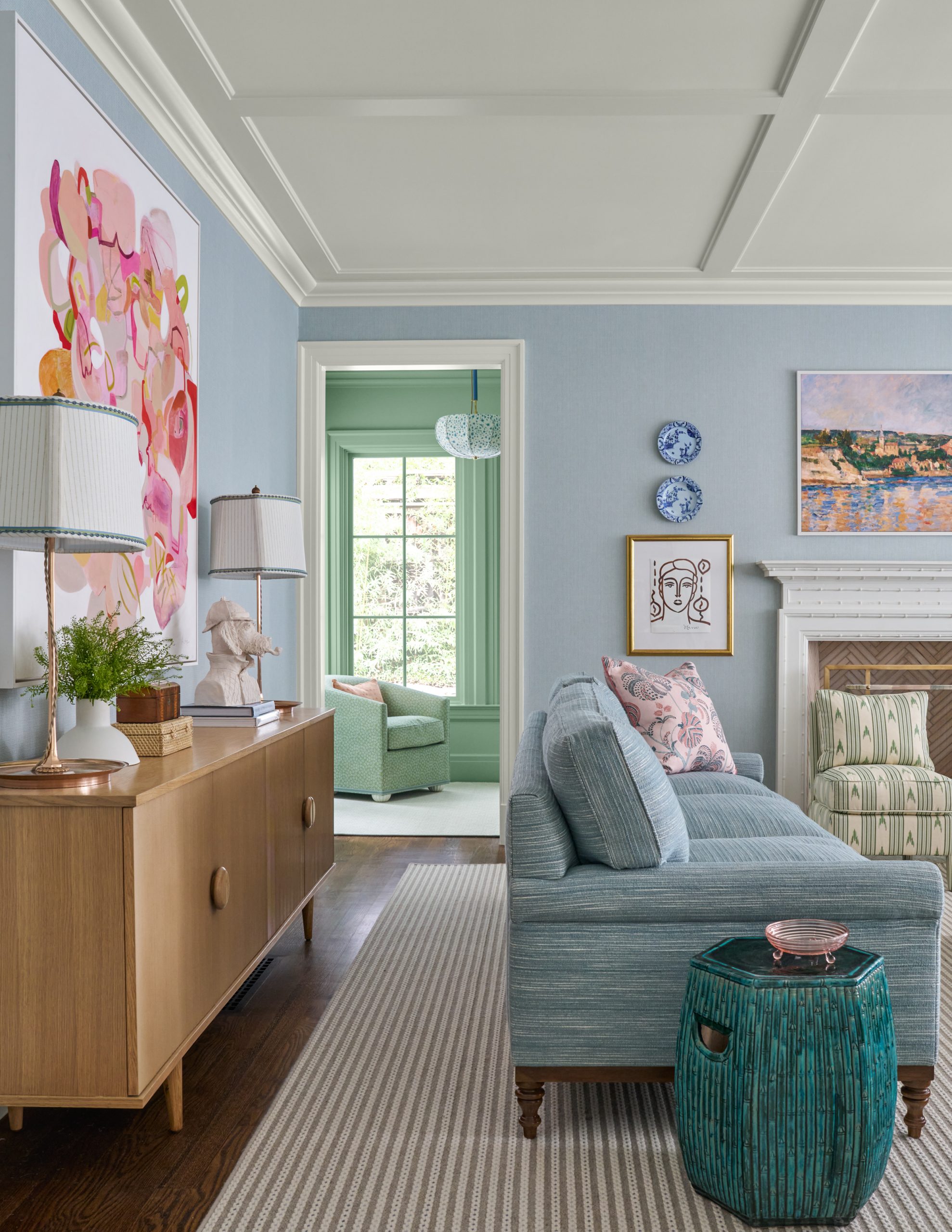 Nathan Schroder Photography Life–and houses–are all about the designs. And no one embraces that philosophy better than the designers of Collins Interiors. From the largest room to the tiniest nook, nothing is overlooked in their timeless design.  Their work combines classic sensibilities with stunning architecture for spaces with purpose, with style and, most important of all, with that certain undefinable something that makes a house feel like a home. So brew an extra cup of coffee and take a peek at this cozy, luxurious home that is so unforgettably chic you’ll undoubtably find yourself daydreaming about a few little changes for you own home. Enjoy! Life–and houses–are all about the details. And no one embraces that philosophy better than the designers of Collins Interiors. From the largest room to the tiniest nook, nothing is overlooked in their timeless design.  Their work combines classic sensibilities with stunning architecture for spaces with purpose, with style and, most important of all, with that certain undefinable something that makes a house feel like a home. So brew an extra cup of coffee and take a peek at this cozy, luxurious home that is so unforgettably chic you’ll undoubtably find yourself daydreaming about a few little changes for you own home. Enjoy!