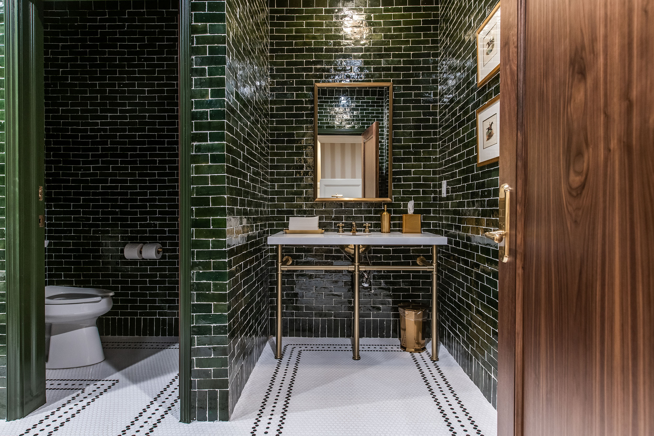 The Fox Group is one of those rare designers whose work varies to suit the needs of a client but maintains that signature interiors all their own. | Lindsay Salazar Photography