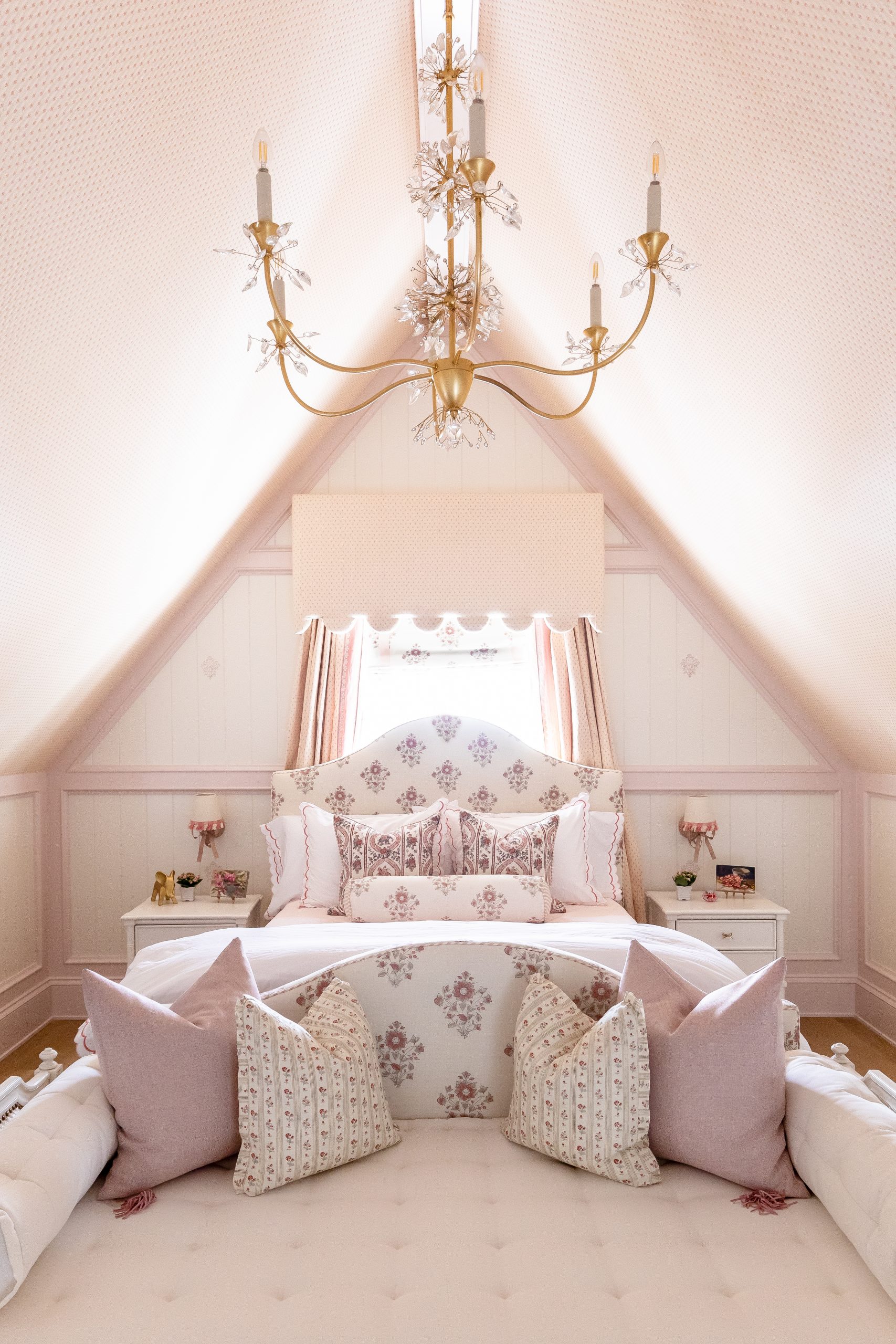 The Fox Group is one of those rare designers whose work varies to suit the needs of a client but maintains that signature interiors all their own. | Lindsay Salazar Photography