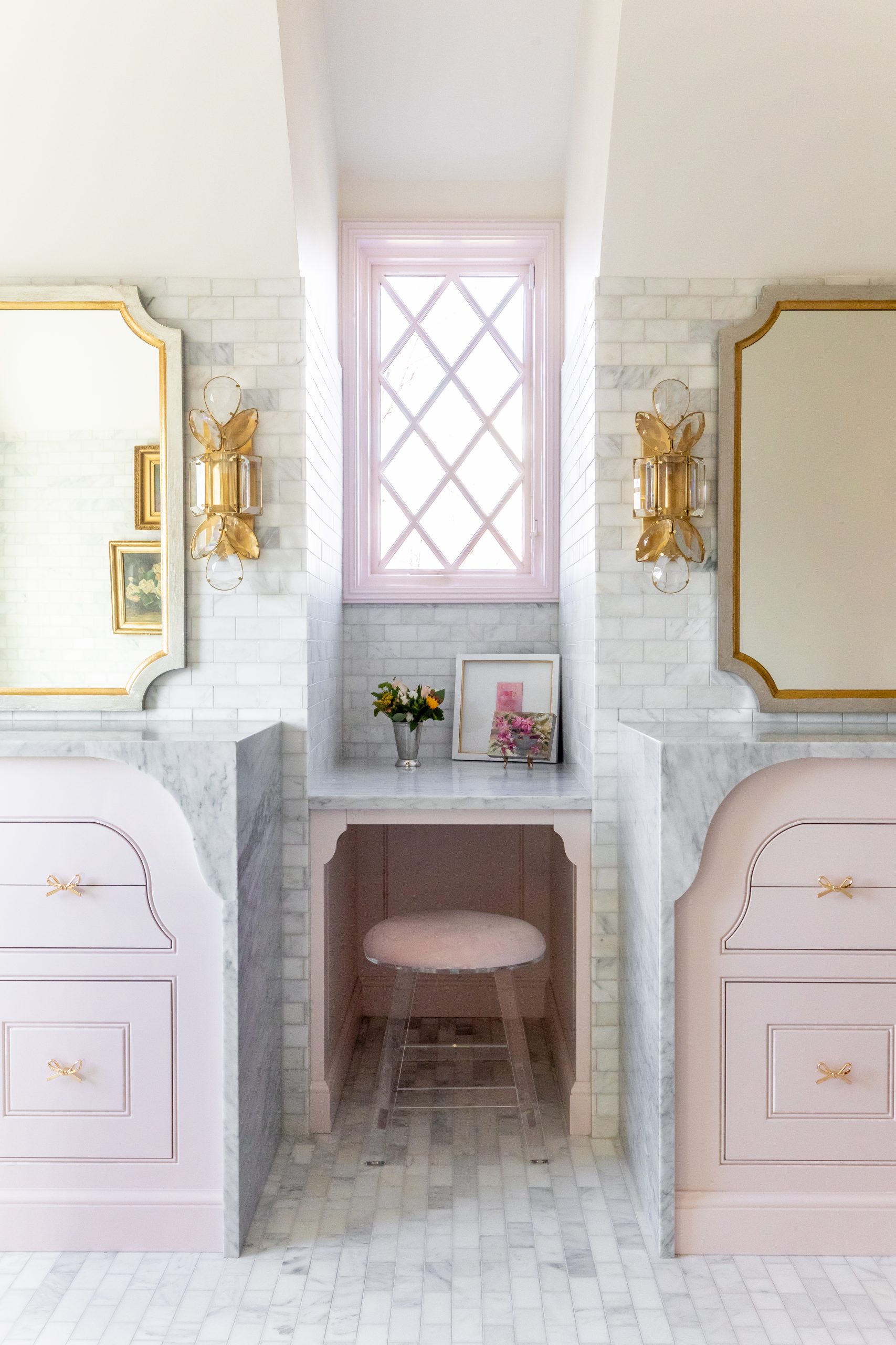 The Fox Group is one of those rare designers whose work varies to suit the needs of a client but maintains that signature interiors all their own. | Lindsay Salazar Photography