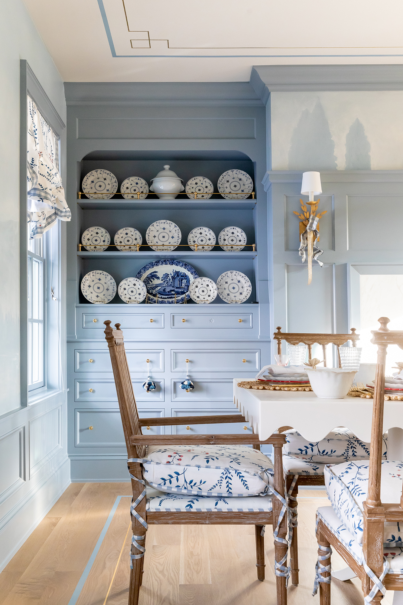 The Fox Group is one of those rare designers whose work varies to suit the needs of a client but maintains that signature interiors all their own. | Lindsay Salazar Photography