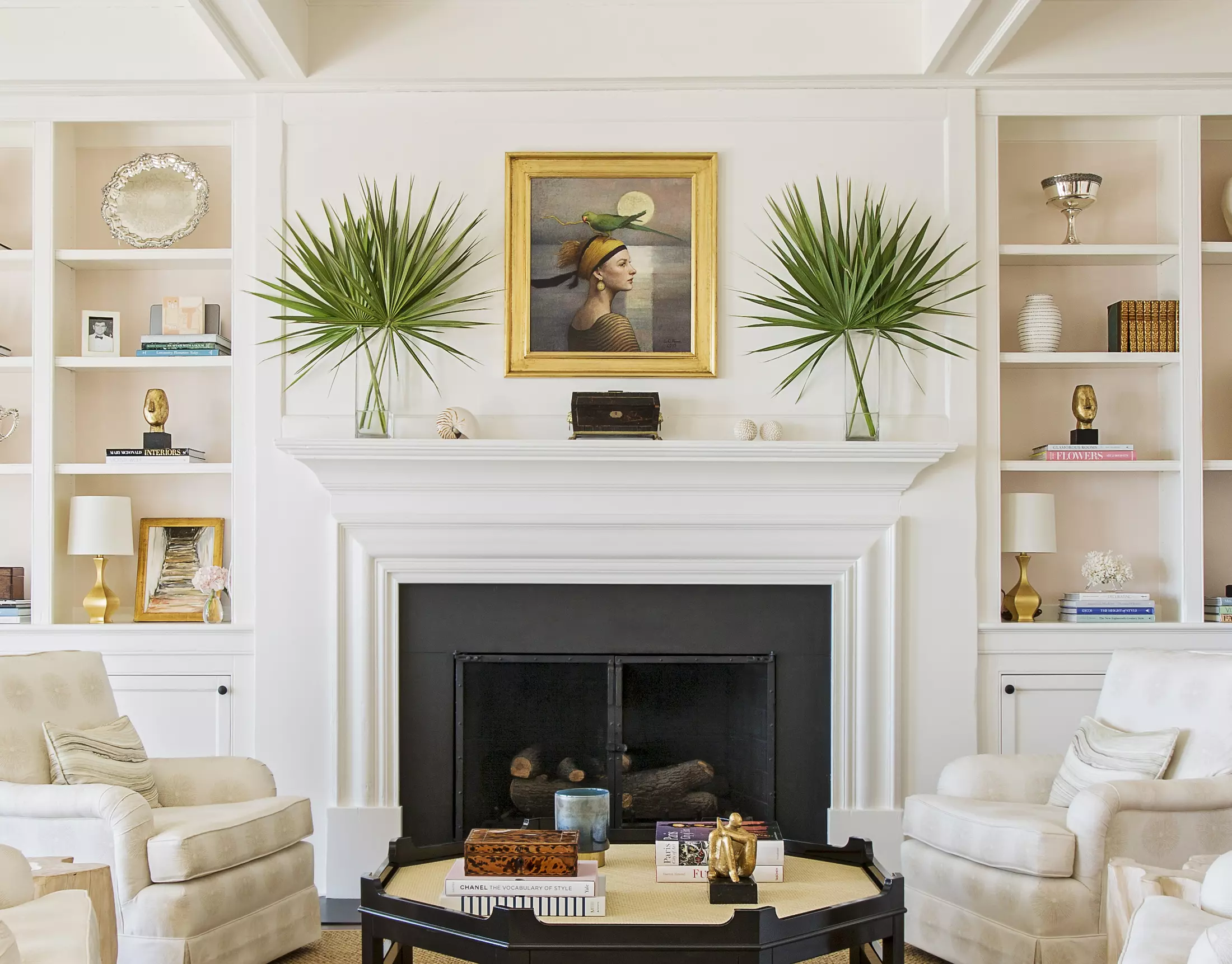 Some designer's work speaks for itself.  Allison Elebash is one of those designers. We don't use the term swooning often, but we are positively swooning over her work. It is luxuriously layered, perfectly patterned... Well, don't take our word for it. Elebash's design inspiration will leave you breathless.Photographer: Julia Lynn Photography | Stylist: @katemalpeli | Builder: Structure Building Company  | Architect: Beau Clowney