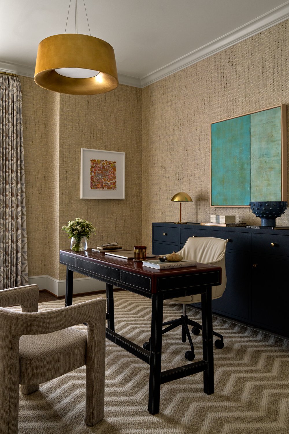 Step inside this beautiful high rise design by Mary Beth Wagner. It is a seamless blend of luxury, sophistication, and innovation. Nathan Schroder Photography