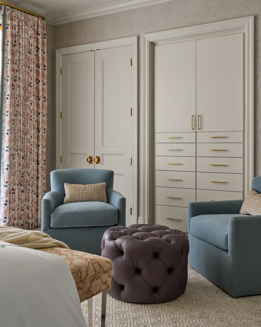 Step inside this Mary Beth Wagner high rise design that is a dream—modern elegance with a whisper of luxury. The beautiful colors and textures tie the space together with effortless grace. Striking abstract art hangs on the walls, chic rugs add understated style to the floors, and wallpaper brings a clean, patterned look to the space—each piece enhancing the home's beauty . Every inch of this home is a testament to Wagner’s gift for weaving comfort and refinement into a space that feels both lived-in and timeless. Nathan Schroder Photography