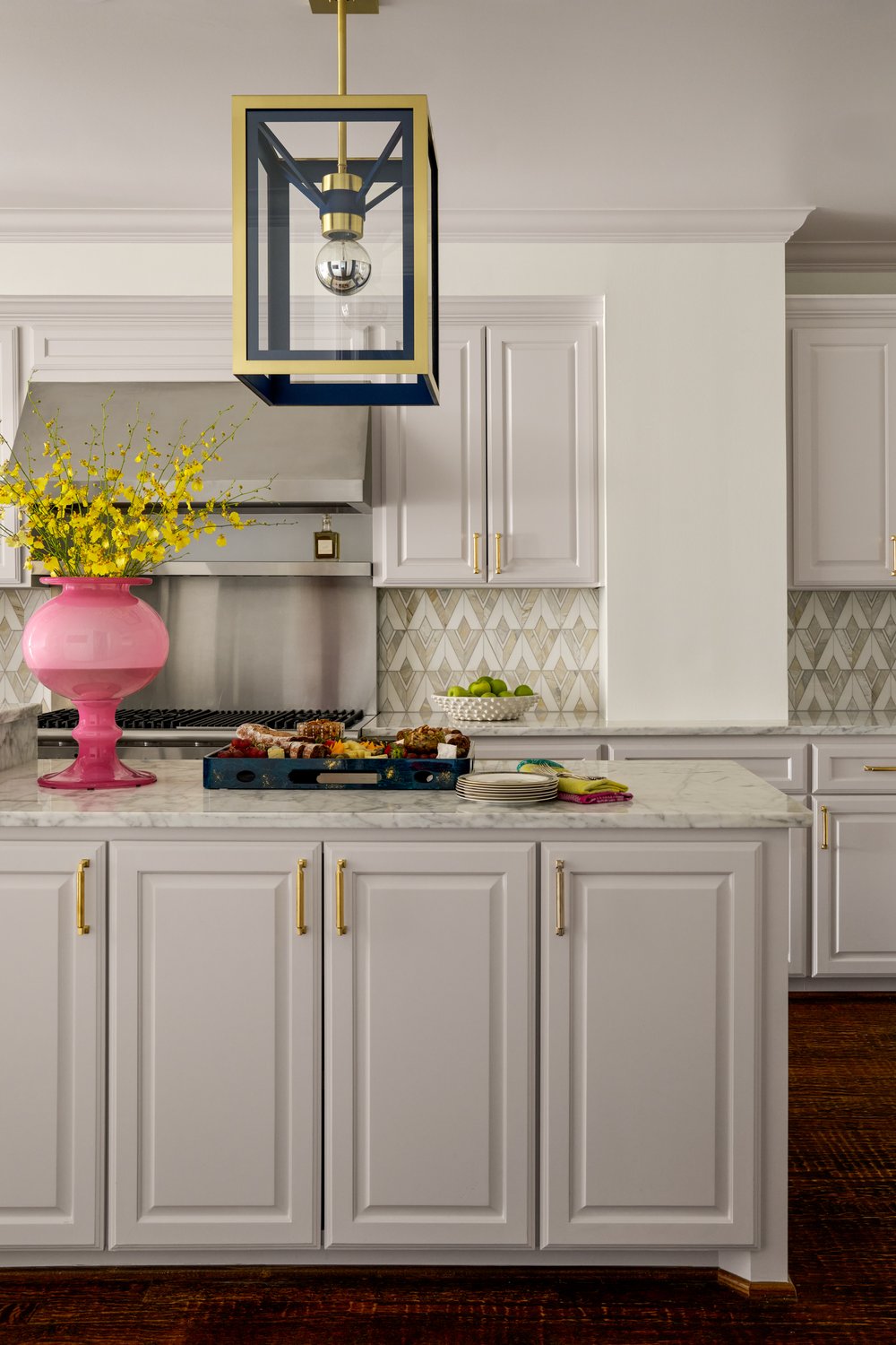 Step inside this Mary Beth Wagner high rise design that is a dream—modern elegance with a whisper of luxury. The beautiful colors and textures tie the space together with effortless grace. Striking abstract art hangs on the walls, chic rugs add understated style to the floors, and wallpaper brings a clean, patterned look to the space—each piece enhancing the home's beauty . Every inch of this home is a testament to Wagner’s gift for weaving comfort and refinement into a space that feels both lived-in and timeless. Nathan Schroder Photography