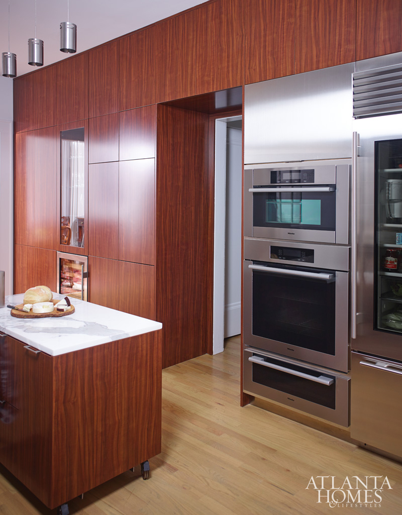 Atlanta Homes & Lifetyles | D. Stanley Dixon Architect | Design Galleria Kitchen & Bath Studio's Mary Kathryn Timoney Designer | David Christensen PhotographyThe 25th annual Atlanta Homes and Lifestyle Kitchen of the Year winners are masters of style. From modern aesthetics and natural warmth, these kitchens exude an air of sophistication and elegance. Beyond the basics, there are so many ways to make the heart of the home warm, welcoming and absolutely you and these four kitchens may just give you the incentive to update your own kitchen.