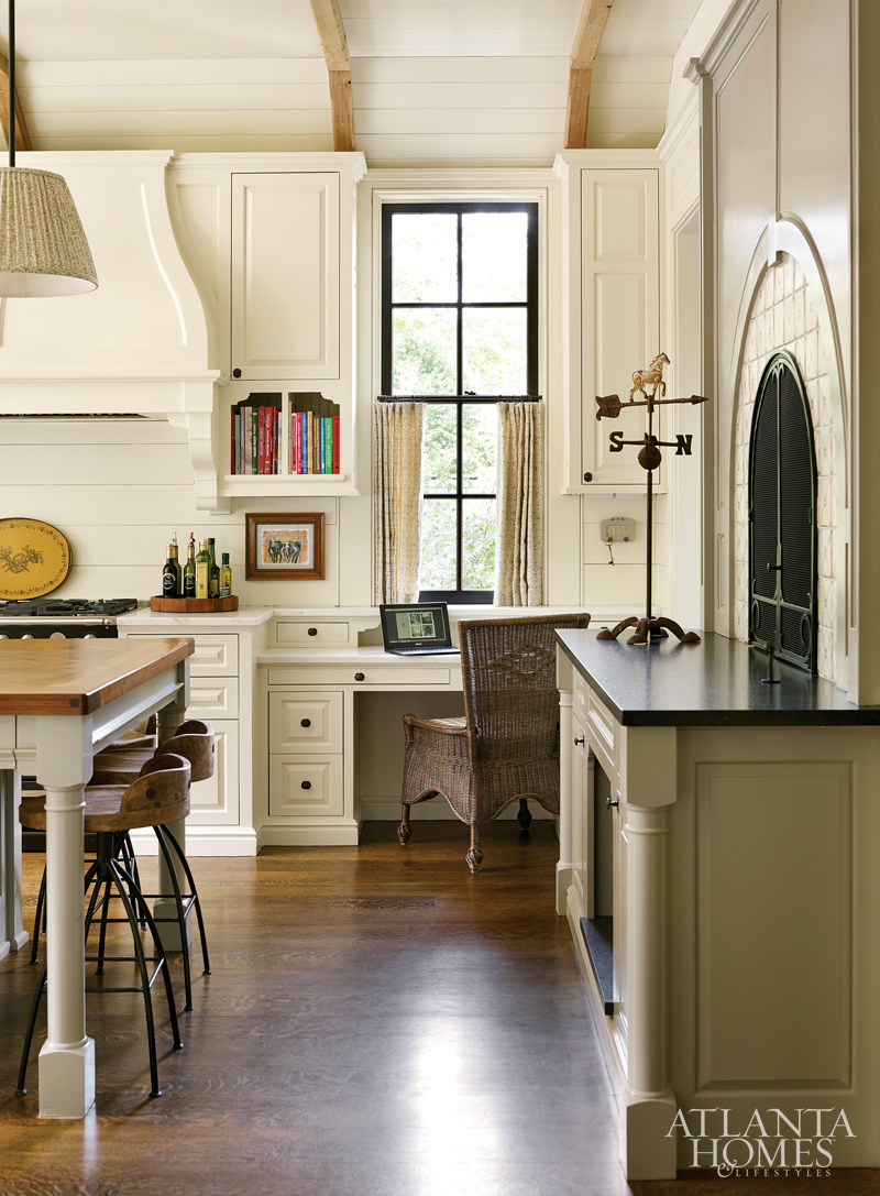 The winners of the 25th annual Atlanta Homes and Lifestyle Kitchen of the Year are masters of style. From modern aesthetics and natural warmth, these kitchens exude an air of sophistication and elegance. Beyond the basics, there are so many ways to make the heart of the home warm, welcoming and absolutely you and these four kitchens may just give you the incentive to update your own kitchen.Atlanta Homes & Lifestyles | Architect Frank Neely | Wendy Meredith Interior Design | Photography: David Christensen.