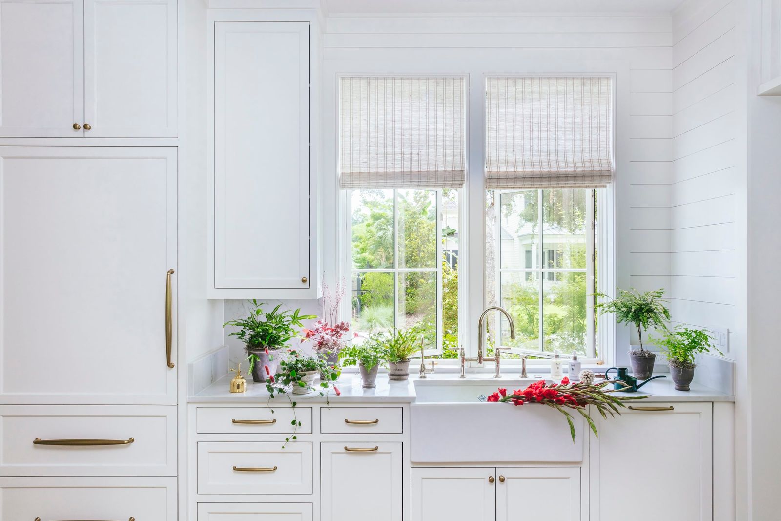  If you could use a break from the hustle and bustle of daily life, come rest with us in this relaxing and charming Charleston home designed by the talented Caitlin Kah!  Step inside this family-friendly oasis and then look around again. From the stunning color palette to the well-placed accessories, every element is perfection.  You won’t want to miss a single character-filled detail! Brantley Photography