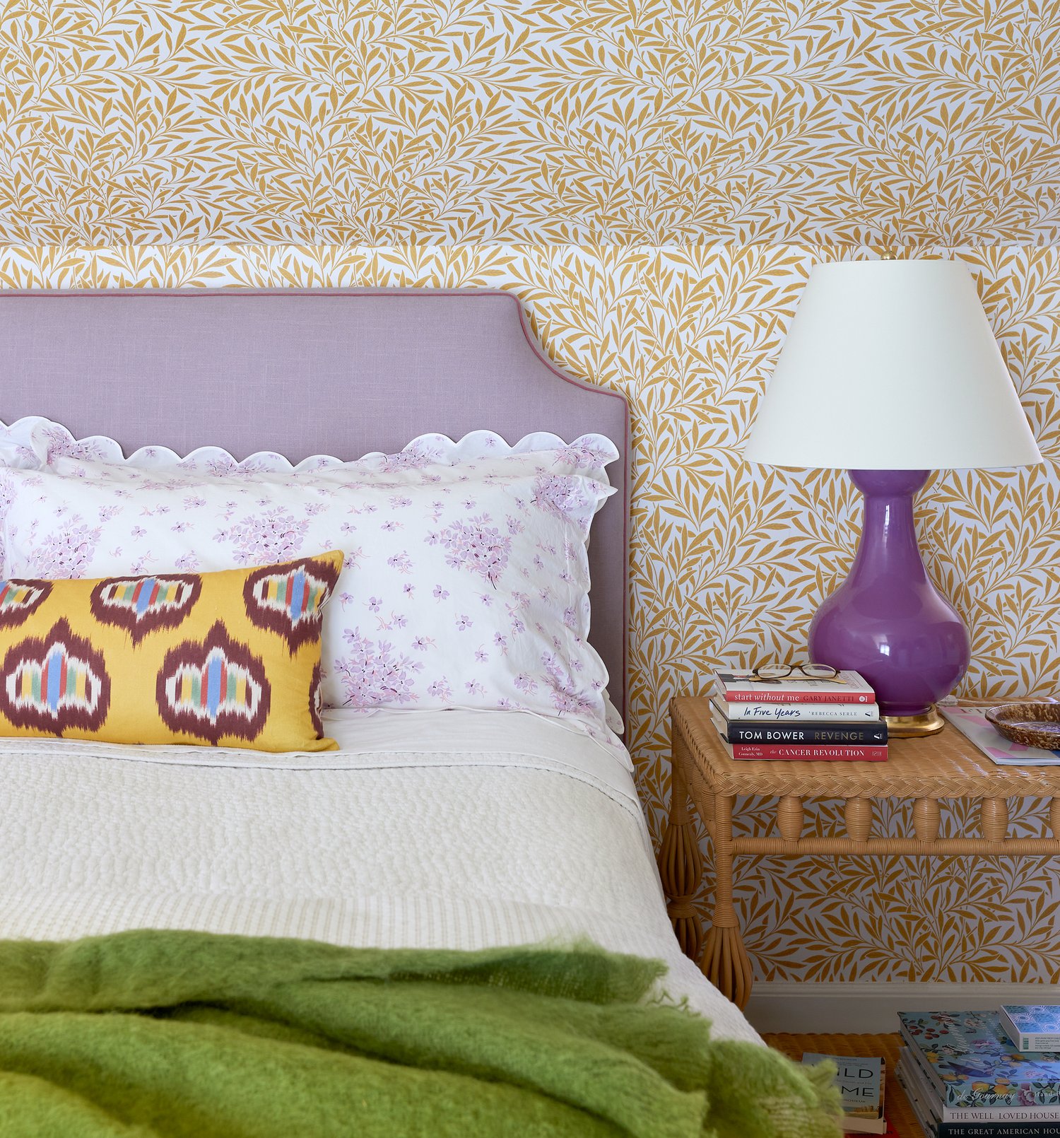 It’s almost the weekend, and if there was ever a moment for a little color in our lives–and our homes–it’s now! From food to flowers, art to dresses, everything is better with a splash of a favorite shade! ?  Take a peek at this fabulous, and colorful home decor with the talened interior designer  Colleen Simmonds, and we think you’ll agree. Wishing you a bright, beautiful Thursday full of sunshine–and style! Emily Gilbert Photography