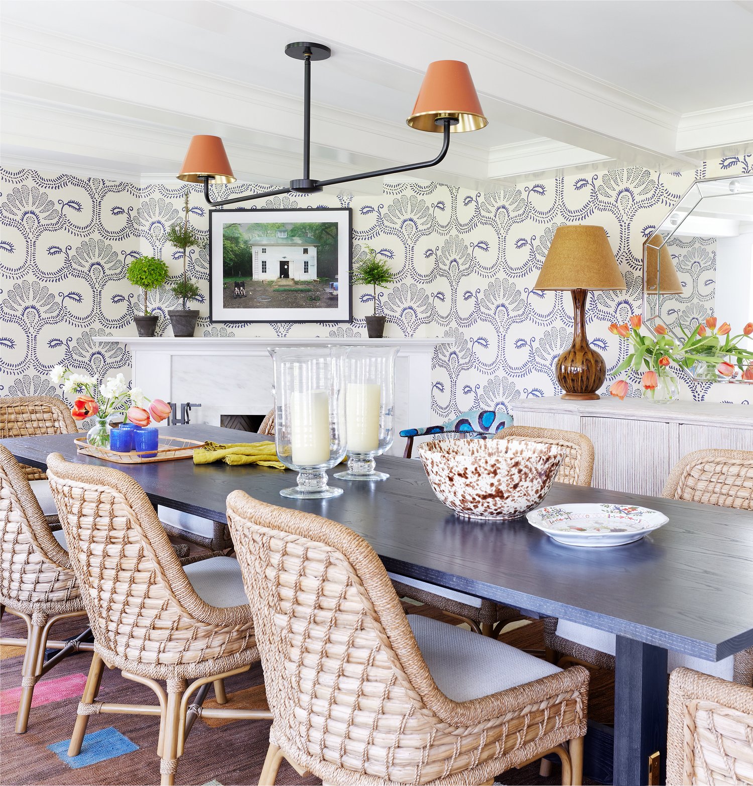 It’s almost the weekend, and if there was ever a moment for a little color in our lives–and our homes–it’s now! From food to flowers, art to dresses, everything is better with a splash of a favorite shade! ?  Take a peek at this fabulous, and colorful home decor with the talened interior designer  Colleen Simmonds, and we think you’ll agree. Wishing you a bright, beautiful Thursday full of sunshine–and style! Emily Gilbert Photography