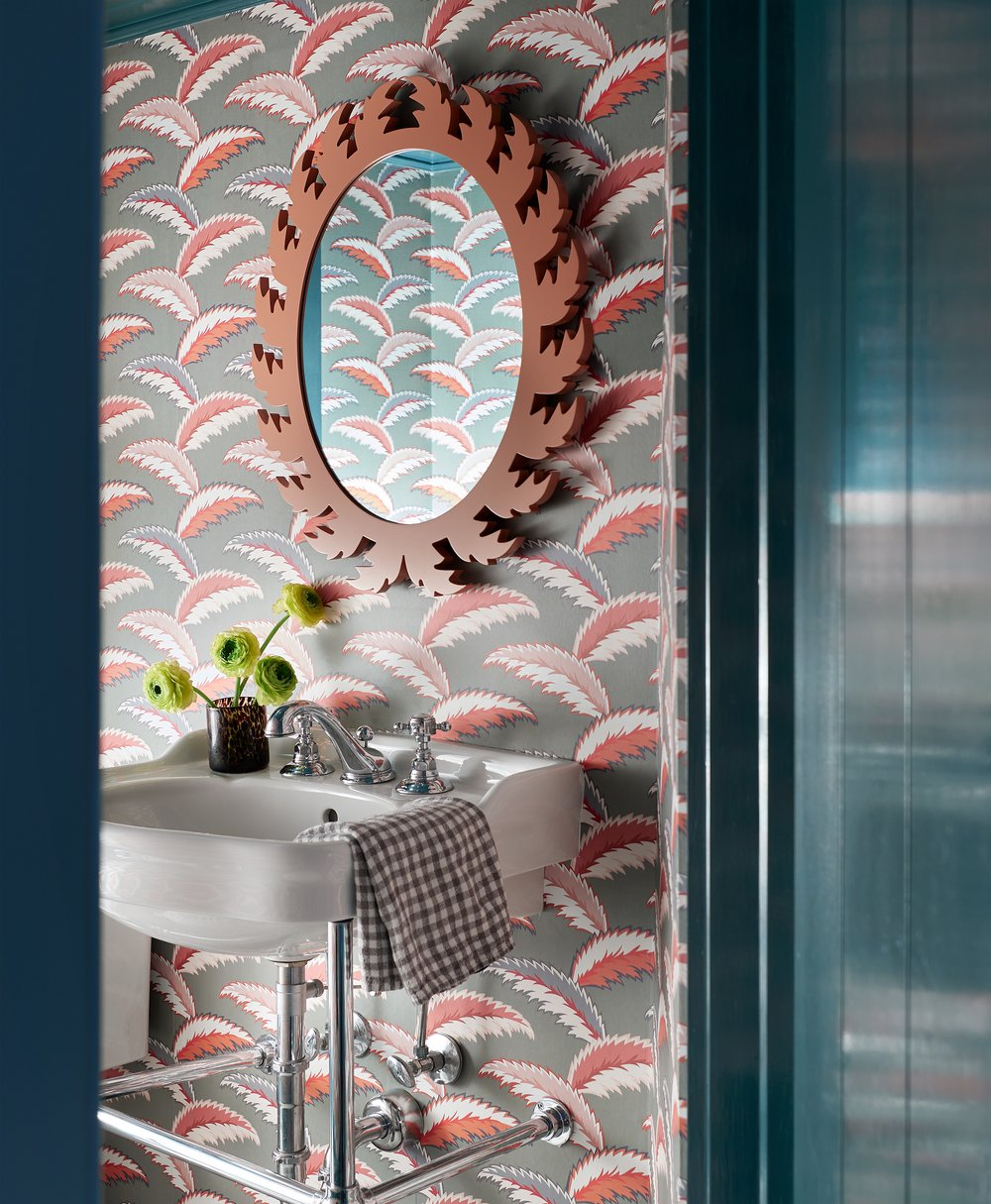 It’s almost the weekend, and if there was ever a moment for a little color in our lives–and our homes–it’s now! From food to flowers, art to dresses, everything is better with a splash of a favorite shade! ?  Take a peek at this fabulous, and colorful home decor with the talened interior designer  Colleen Simmonds, and we think you’ll agree. Wishing you a bright, beautiful Thursday full of sunshine–and style! Emily Gilbert Photography
