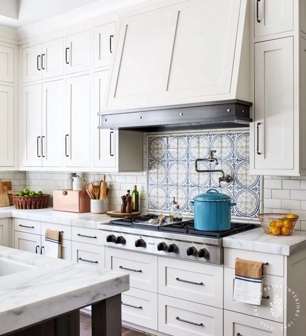Modern Farmhouse:  Rustic Charm Meets Contemporary Living