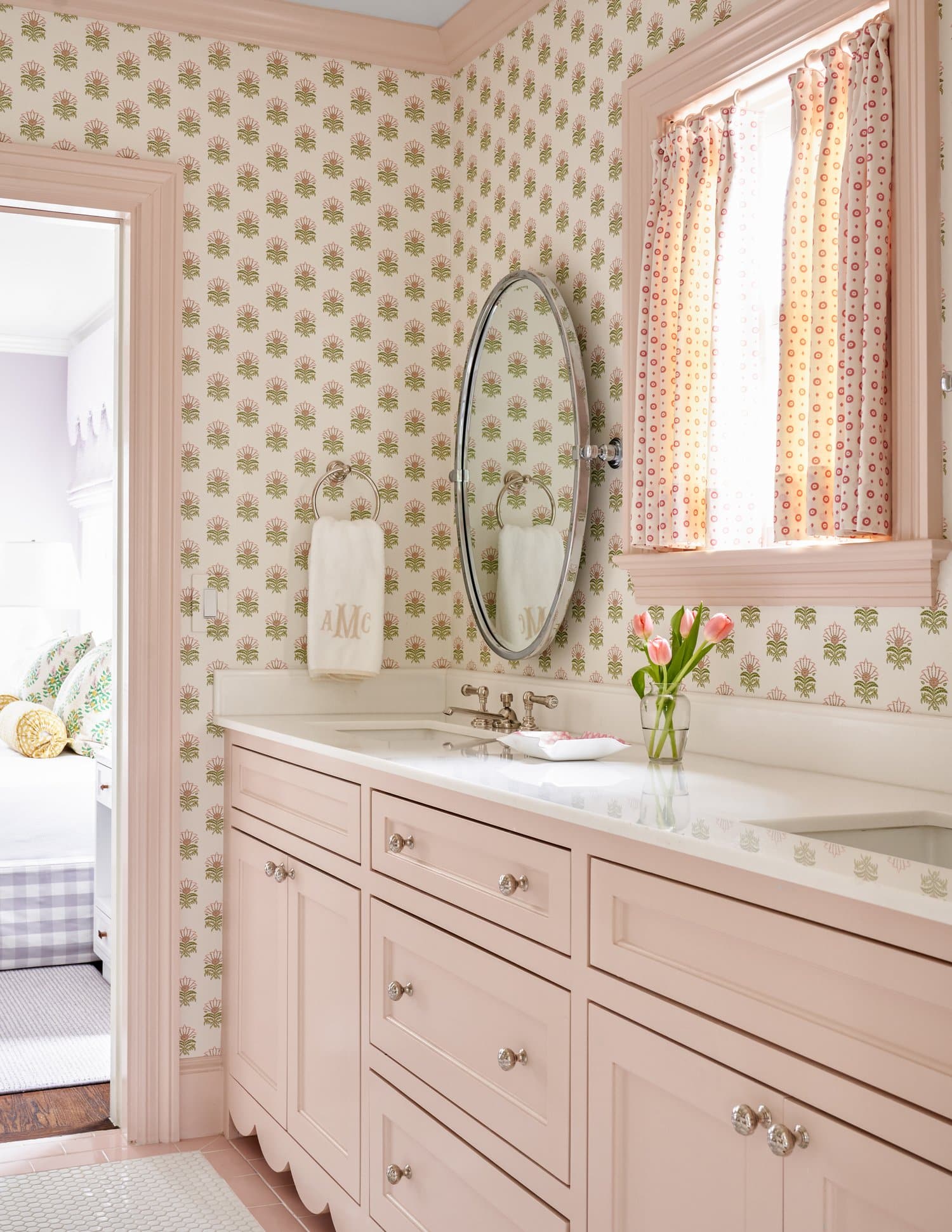 As the world spins faster and we get busier, it becomes increasingly important for our homes to be the soothing retreats we need to unwind. There’s no place where that is more important than in the first place you see in the morning and the last place you visit at night: your bathroom. Take a peek at some of our favorite tips for creating a spa-like bathroom retreat. Jenkins Interiors | Nathan Schroder Photography