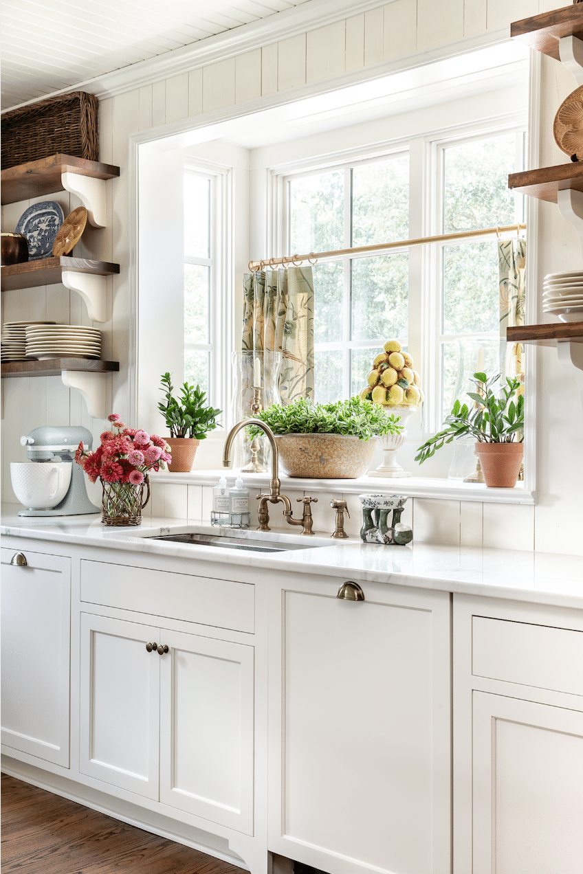 Creating a warm and inviting retreat doesn’t have to be difficult or costly. With a few simple changes, you can transform any space into a retreat that welcomes you and your guests. Take a look at 6 easy ways to achieve just thatJames Farmer Design | Jeff Herr Photography